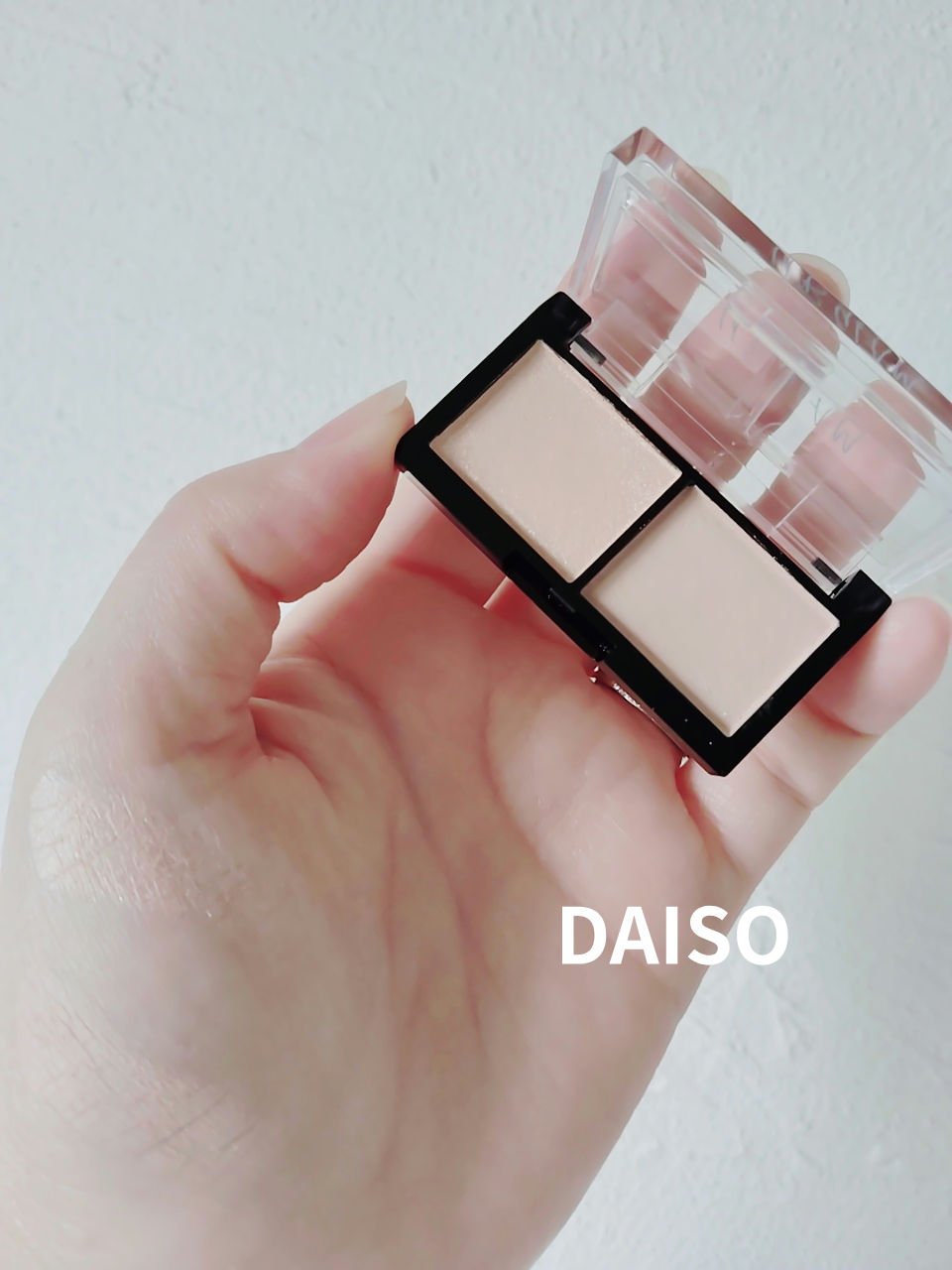 　　　　U R GLAM　シルキーアイシャドウ
　
みなさん、こんにちは☺
U R GLAM　シルキーアイシャドウ　01　シルキーブラウン。

ナチュラルメイクにピッタリなアイシャドウ。
今年買ってよかったシリーズです🥰


＃U R G