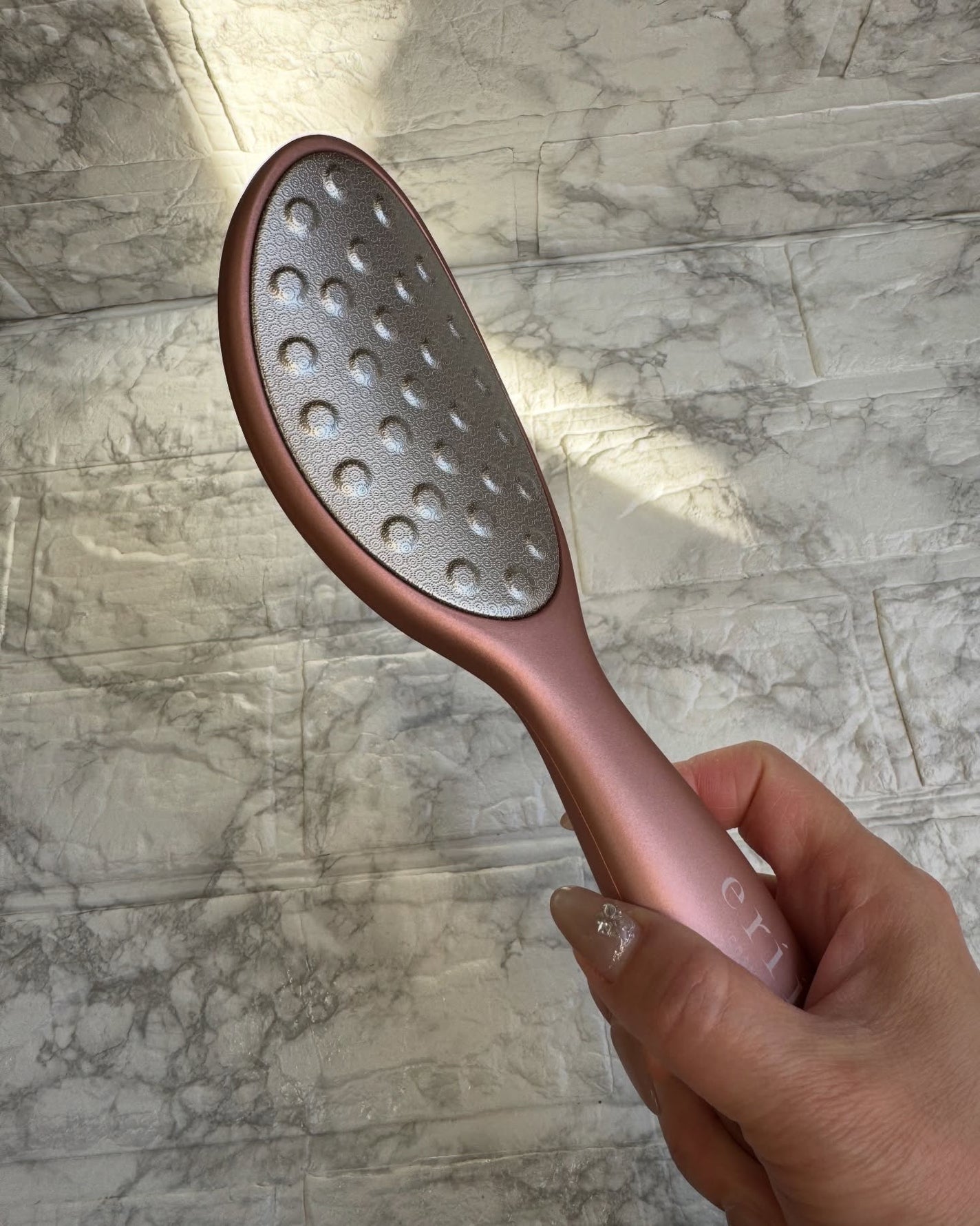 エリィ かかと削り ドッティ/ジュエル・コスメティックス/レッグ・フットケアを使ったクチコミ(9枚目)