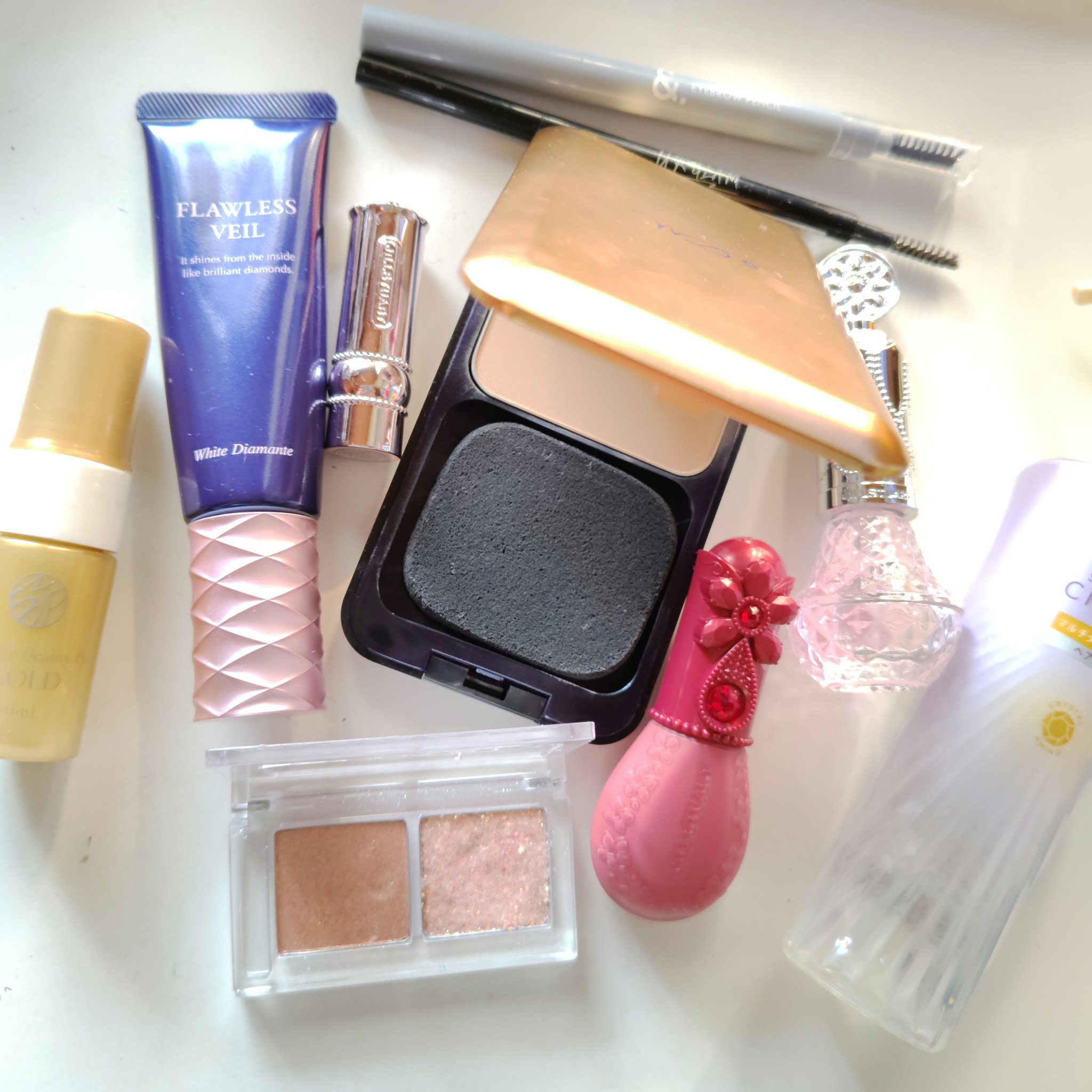 本日のコスメ

✼••┈┈••✼••┈┈••✼••┈┈••✼•
♡　＃PERIPERA
＃デュオポケットグリッターシャドウ
01　CARAMELIZED SALT
片側　ざくざくグリッター　きらきら✨️
コンタクトの方 目に入らないように⋯