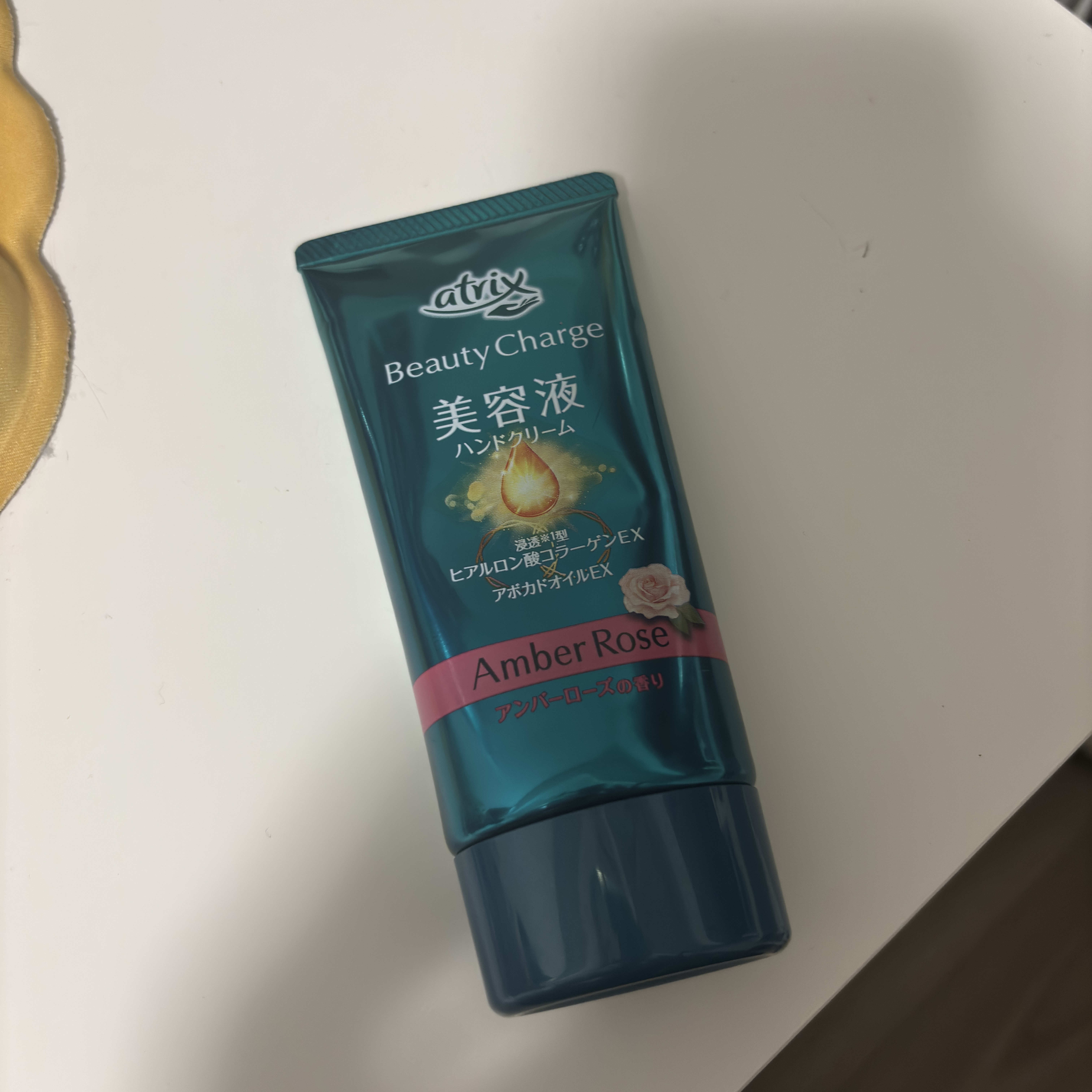 ♡アトリックス ビューティーチャージ アンバーローズの香り♡

今年最後の購入品

料理したり、仕事場で手の乾燥がとにかくひどすぎて購入

匂いも落ち着いて、気にならないべたつき感

しっとり保湿で大満足


2025年 いろんな化粧品、ス