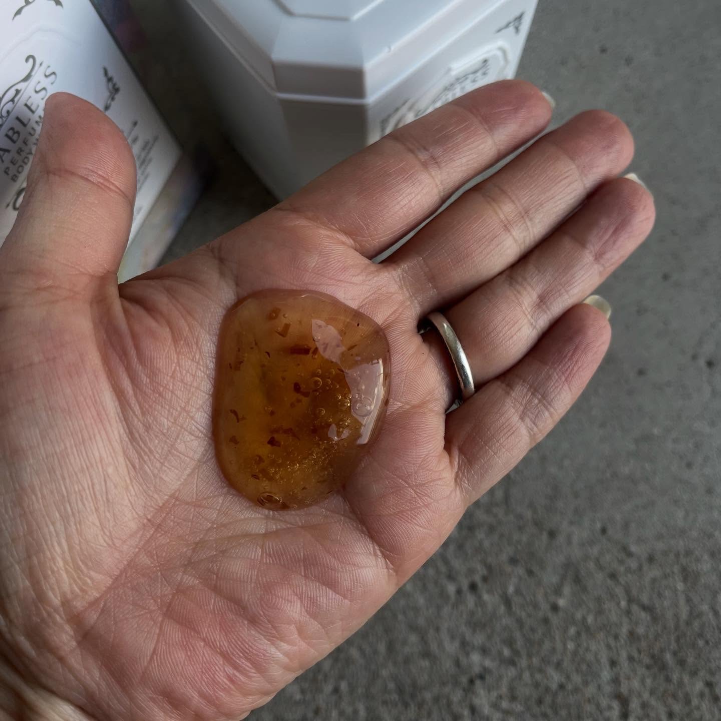 パフュームボディローション リリィムスクホワイトティー/TEABLESS/ボディローションを使ったクチコミ（2枚目）