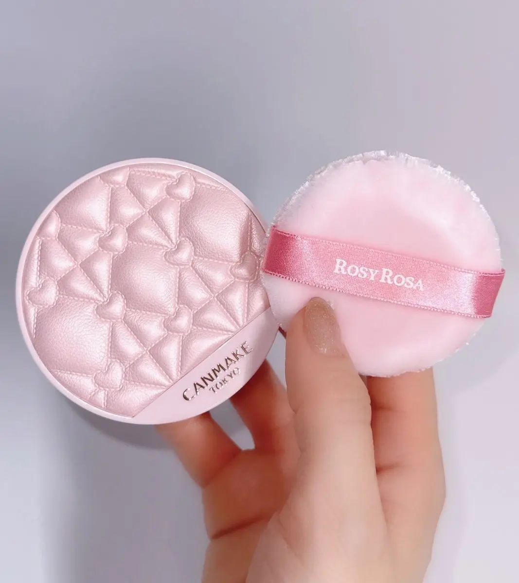 Xのバズり投稿を見て即買いしてみて正解だった組み合わせ🌸
リアル美白フィルターみたいに毛穴カバーできて、しかも朝から子どもと全力で公園走り回ったのち昼寝タイムに一緒に寝落ちても夕方このまま🥺✨

本当にさらさらになるのでこの時期の極乾燥