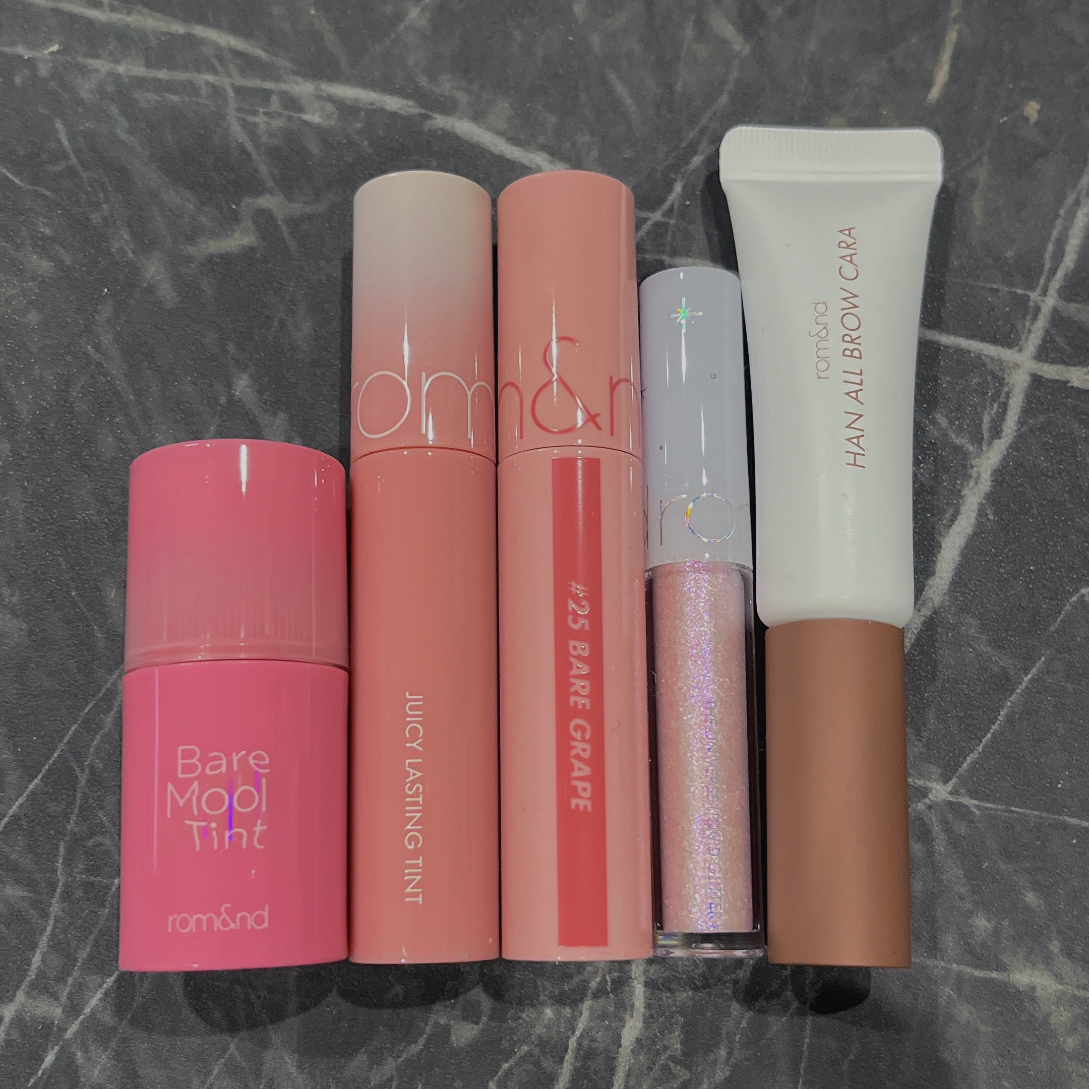 ジューシーラスティングティント/rom&nd/リップティントを使ったクチコミ（2枚目）