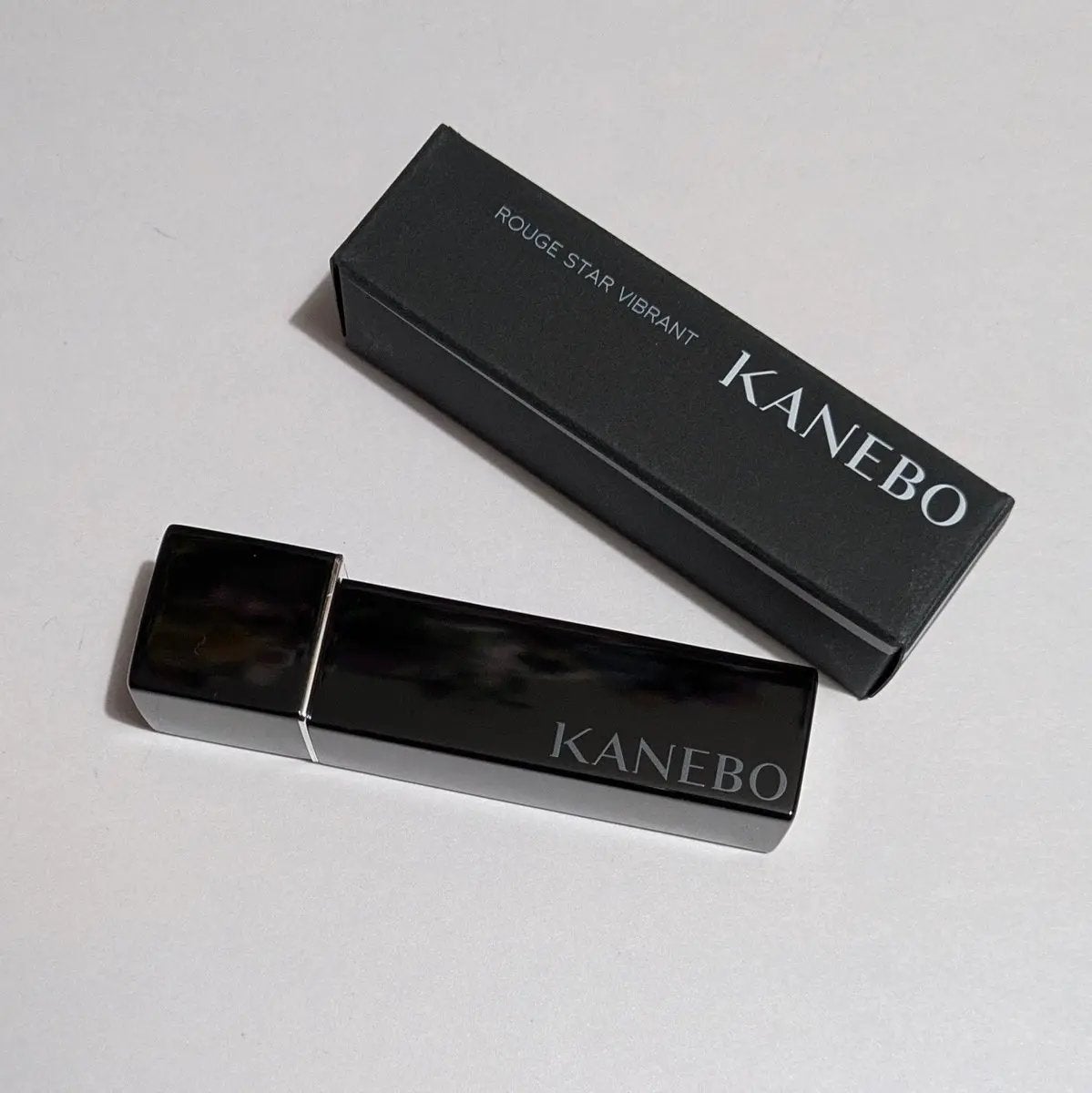 ルージュスターヴァイブラント/KANEBO/口紅を使ったクチコミ(4枚目)