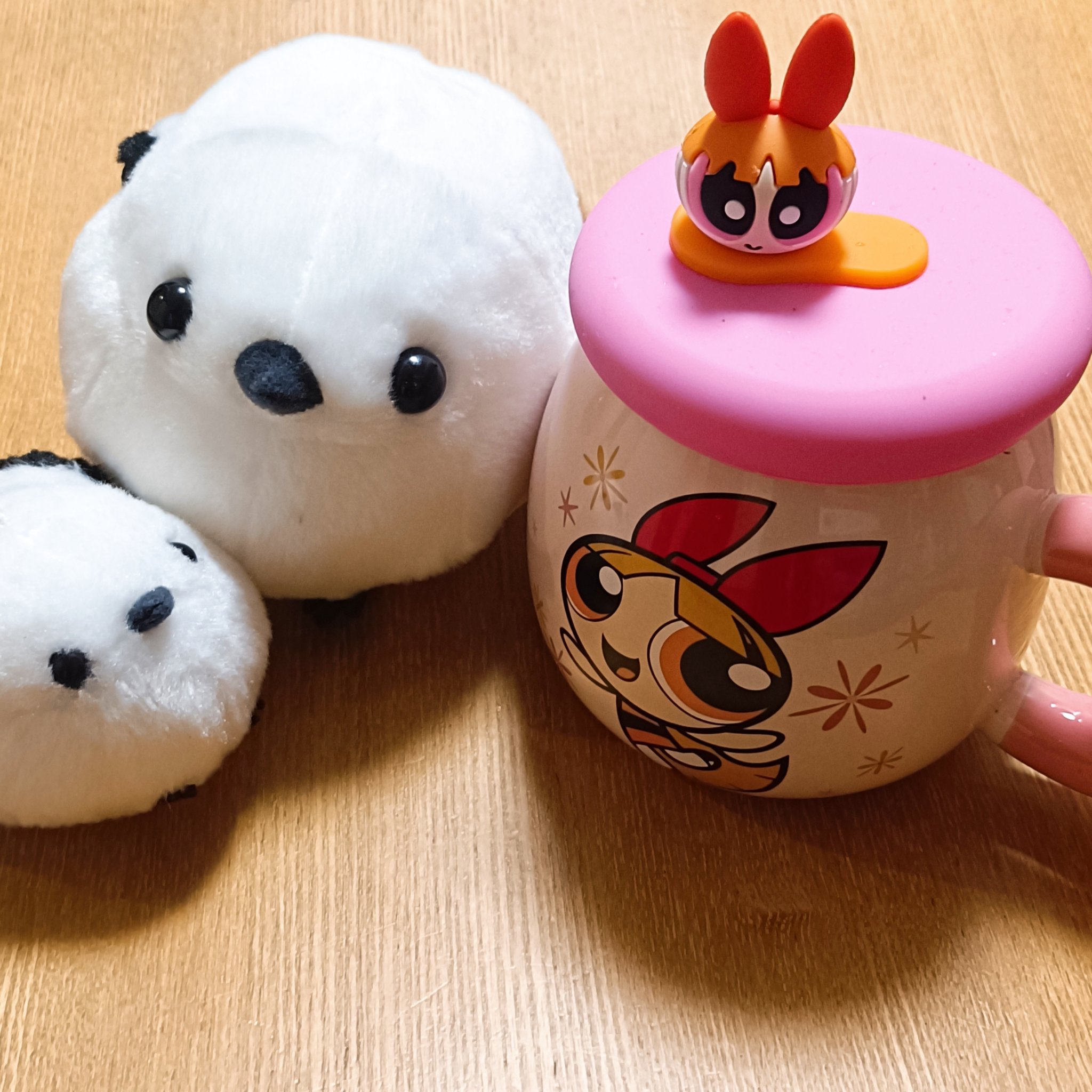 明けましておめでとうございます❣️
今年もよろしくお願いします😊

今年は筋トレとかお金のかからない美活もがんばりたいです！
昼に起きたけど、ルセラフィムのプランクとスクワットがんばりました！
今日の朝ごはん
はとむぎたっぷり黒豆ルイボス