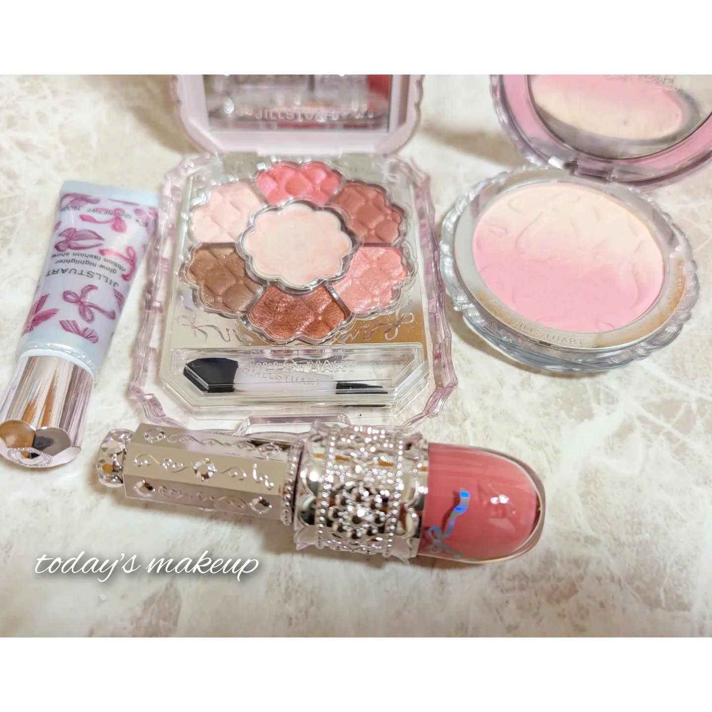 リップラッカー　ブルーミングガーランド/JILL STUART/口紅を使ったクチコミ（1枚目）