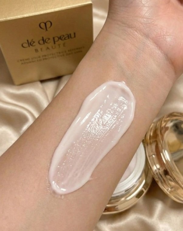 クレ・ド・ポー ボーテ クレ・ド・ポー ボーテ クレームプロテクトゥリス R(ジュール)のクチコミ「クレ・ド・ポー ボーテ
クレ・ド・ポー ボーテ クレームプロテクトゥリス R

朝用のクリ－ム.....」（3枚目）