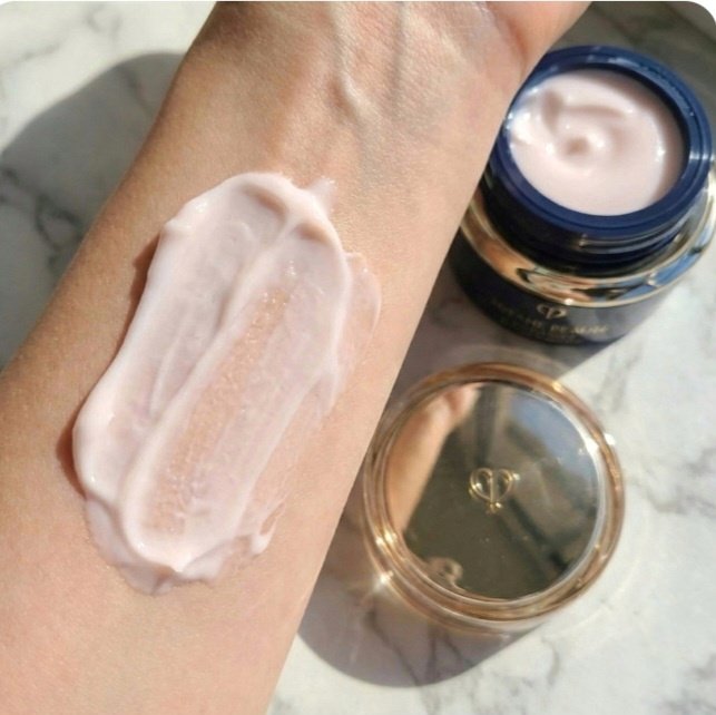 クレ・ド・ポー ボーテ クレ・ド・ポー ボーテ クレームアンタンシヴ R(ニュイ)のクチコミ「クレ・ド・ポー ボーテ
クレ・ド・ポー ボーテ クレームアンタンシヴ R

夜用のしっかりした.....」（2枚目）