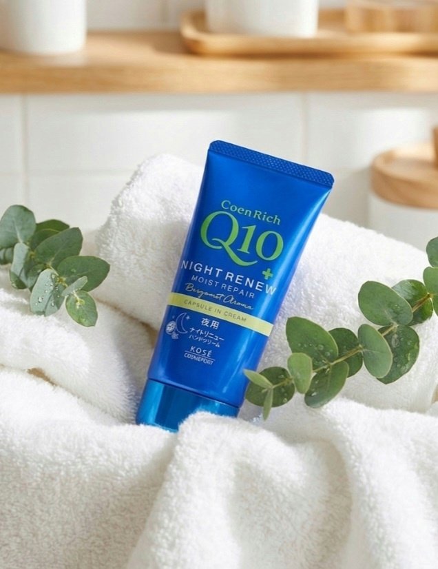 コエンリッチQ10
コエンリッチ　ナイトリニュー　ハンドクリーム

ドンキで買いました❗
ドンキ限定のハンドクリ－ムのようでこんな限定あるのかっておもっちゃいました。
甘めの香りで癒されます。

良くみるとプチプチの美容液カプセルがわかりま