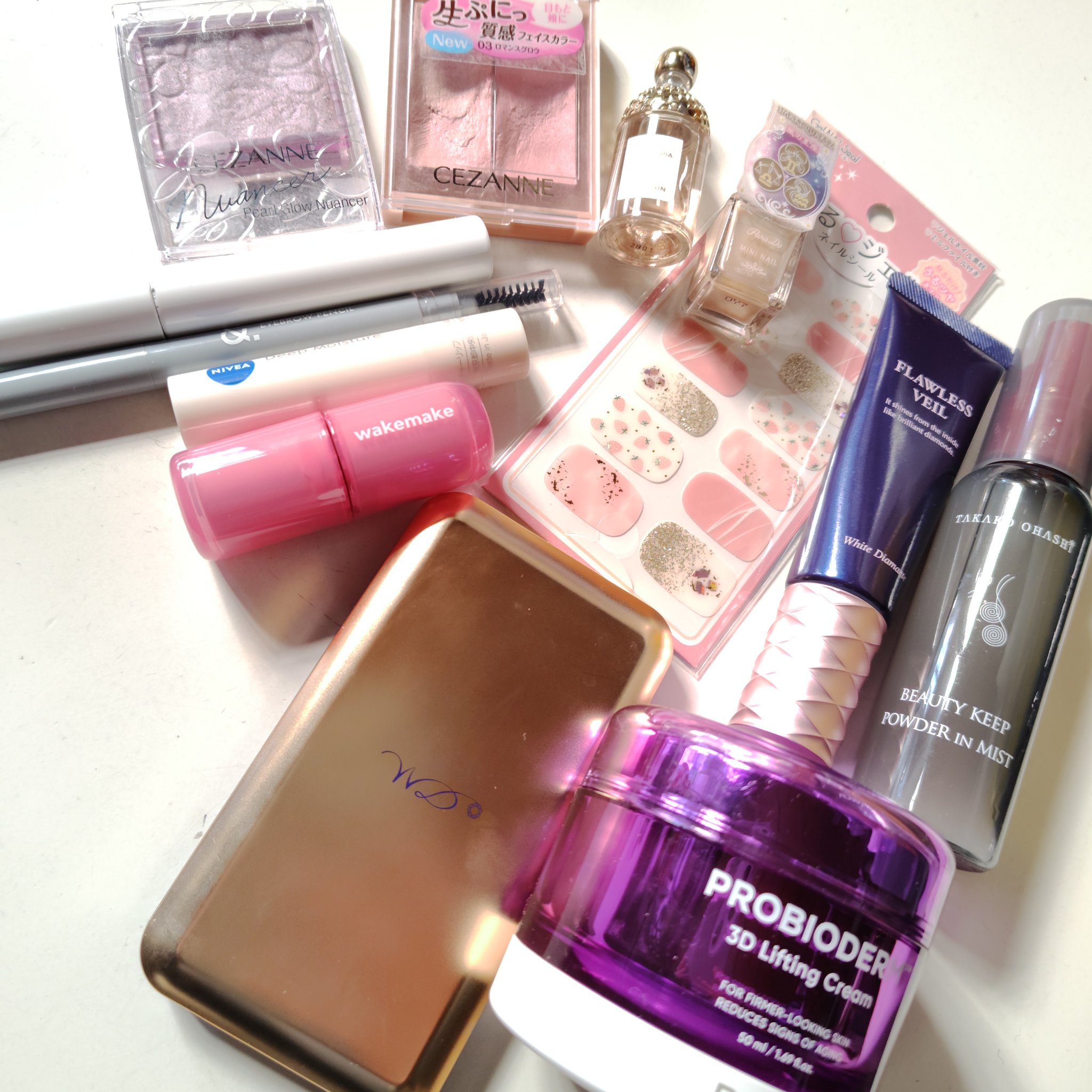 本日のコスメ

✼••┈┈••✼••┈┈••✼••┈┈••✼
◯　＃CEZANNE
＃パールグロウニュアンサー
N2
ライラックムード
仕上げに　部分部分に使用
仕上がりが違います

◯　＃TAKAKOOHASHI
＃ビューティーキープパウ