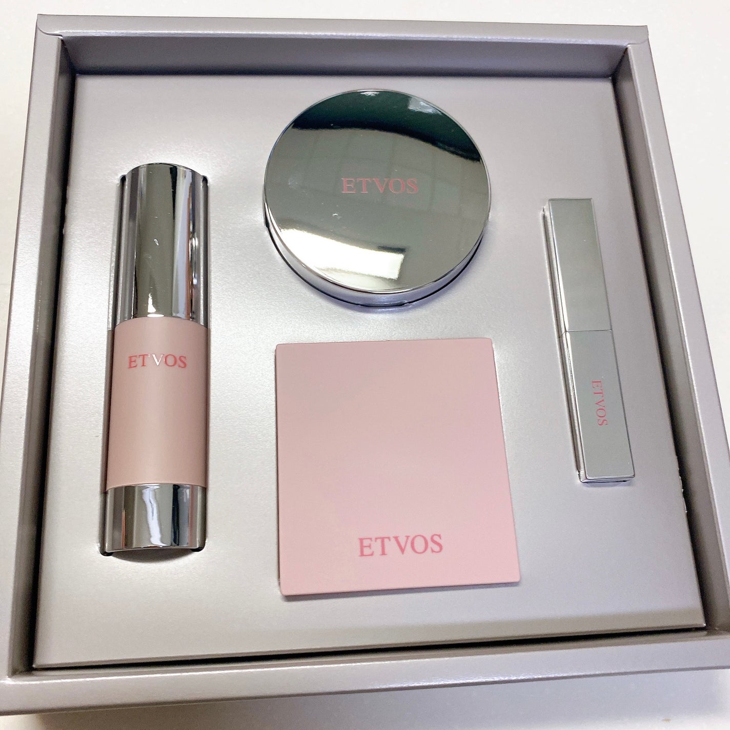 2025 ホリデーコフレ/エトヴォス/メイクアップキットを使ったクチコミ(7枚目)