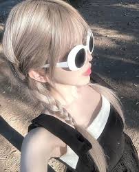 せいら on LIPS 「ごめんなさいバグ起こりすぎて新アカウントになった。関係者もその..」(1枚目)