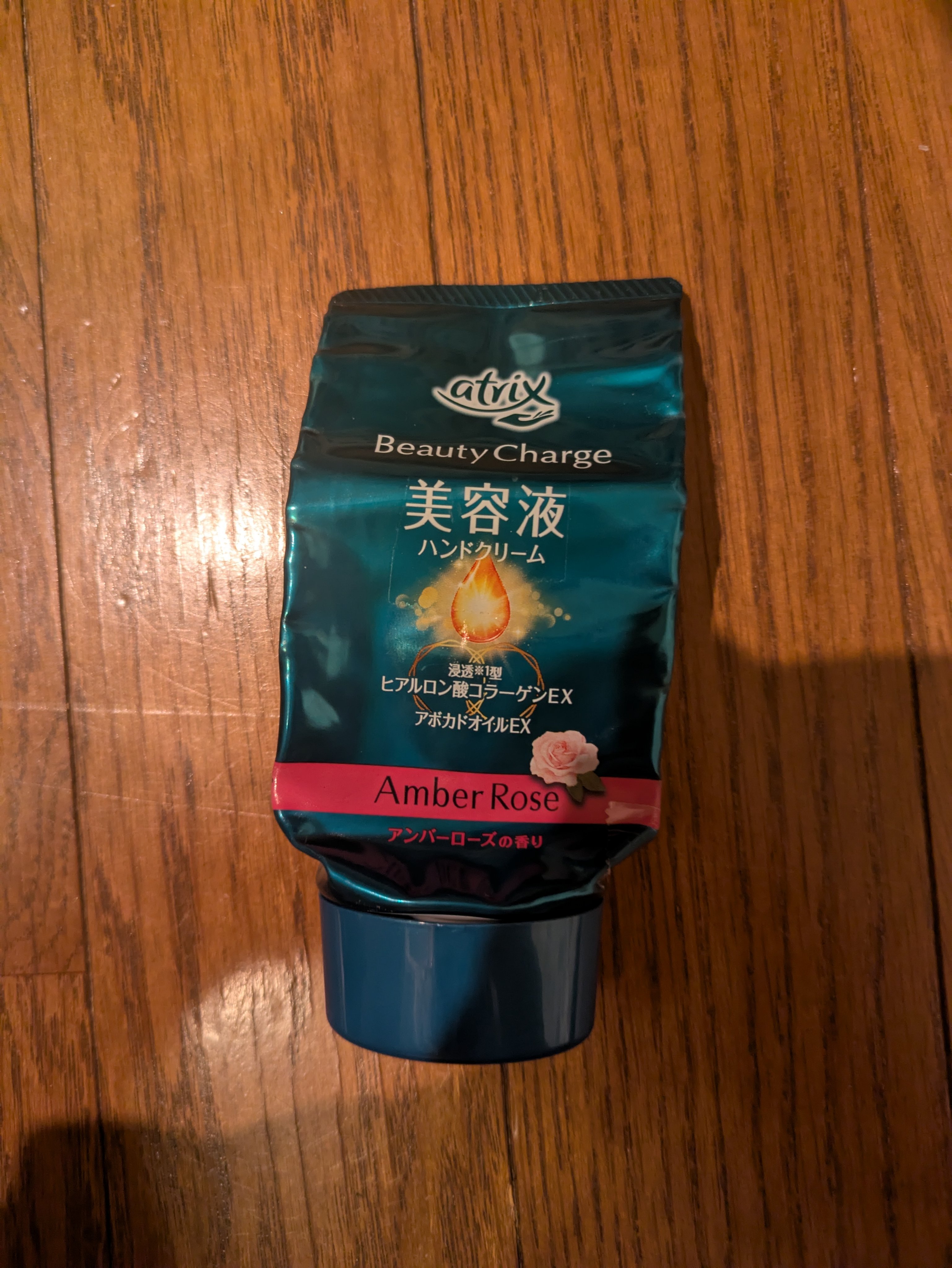 アトリックス ビューティーチャージ アンバーローズの香りのクチコミ「アトリックス　
美容液ハンドクリーム　アンバーローズの香り　使い切り

高保湿でめっちゃしっと.....」（1枚目）