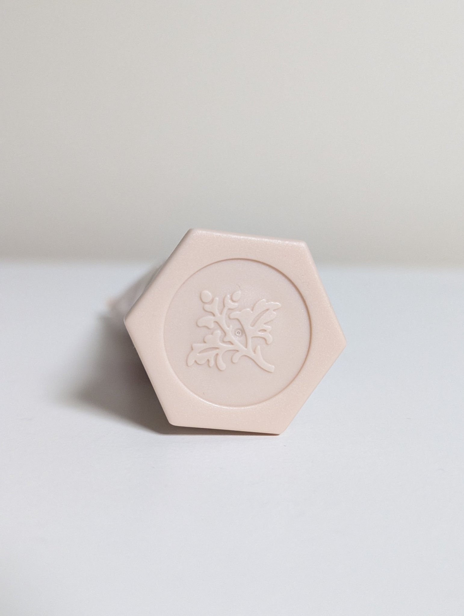 Laline ウォームバニラ ハンドクリームのクチコミ「今、私が使ってるハンドクリームです👐

バニラなんだけど、ちょっとココナッツっぽさを感じる‼️.....」（3枚目）