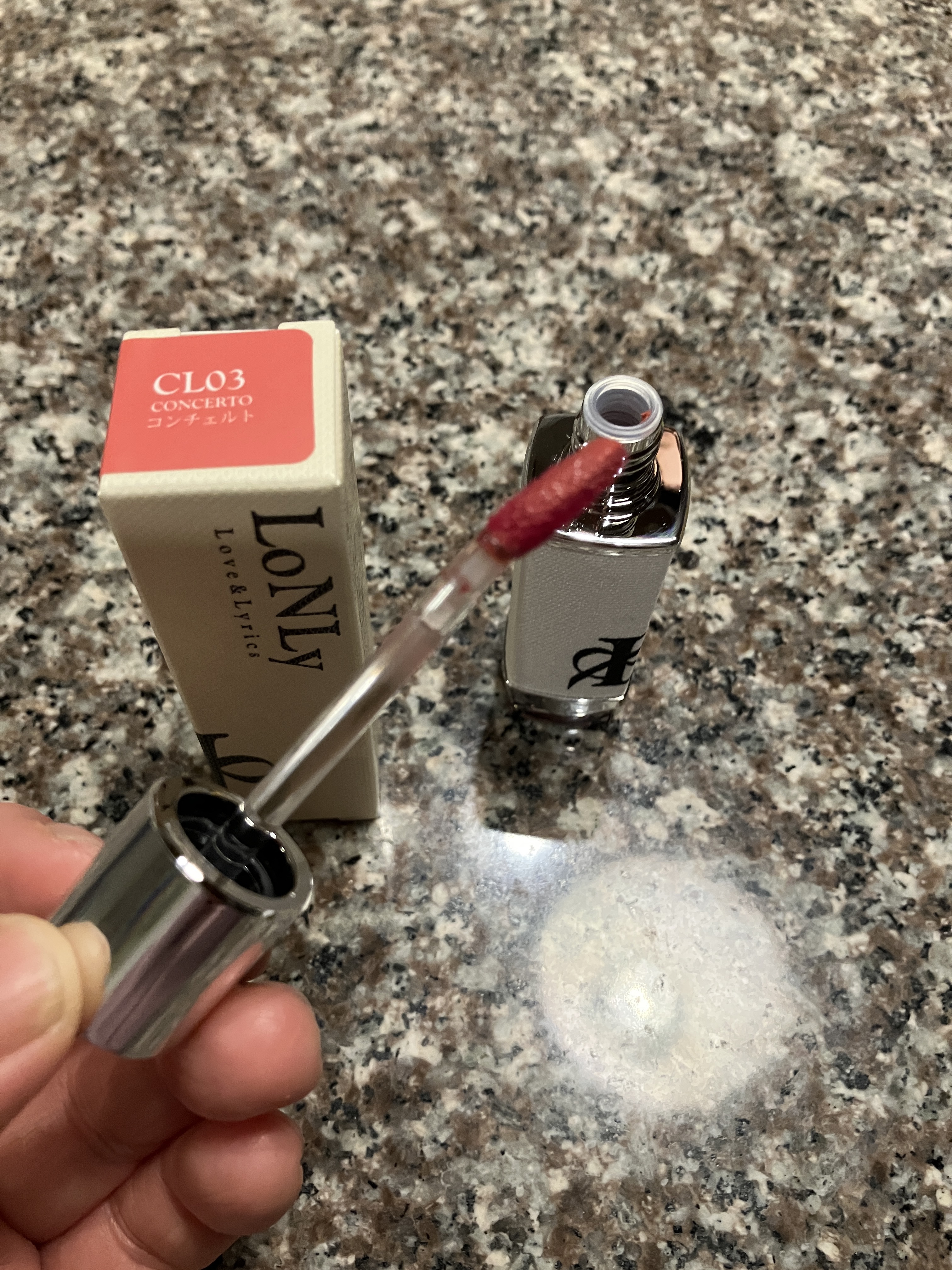 キャンドルライトジュレティント/LoNLy /リップティントを使ったクチコミ（3枚目）