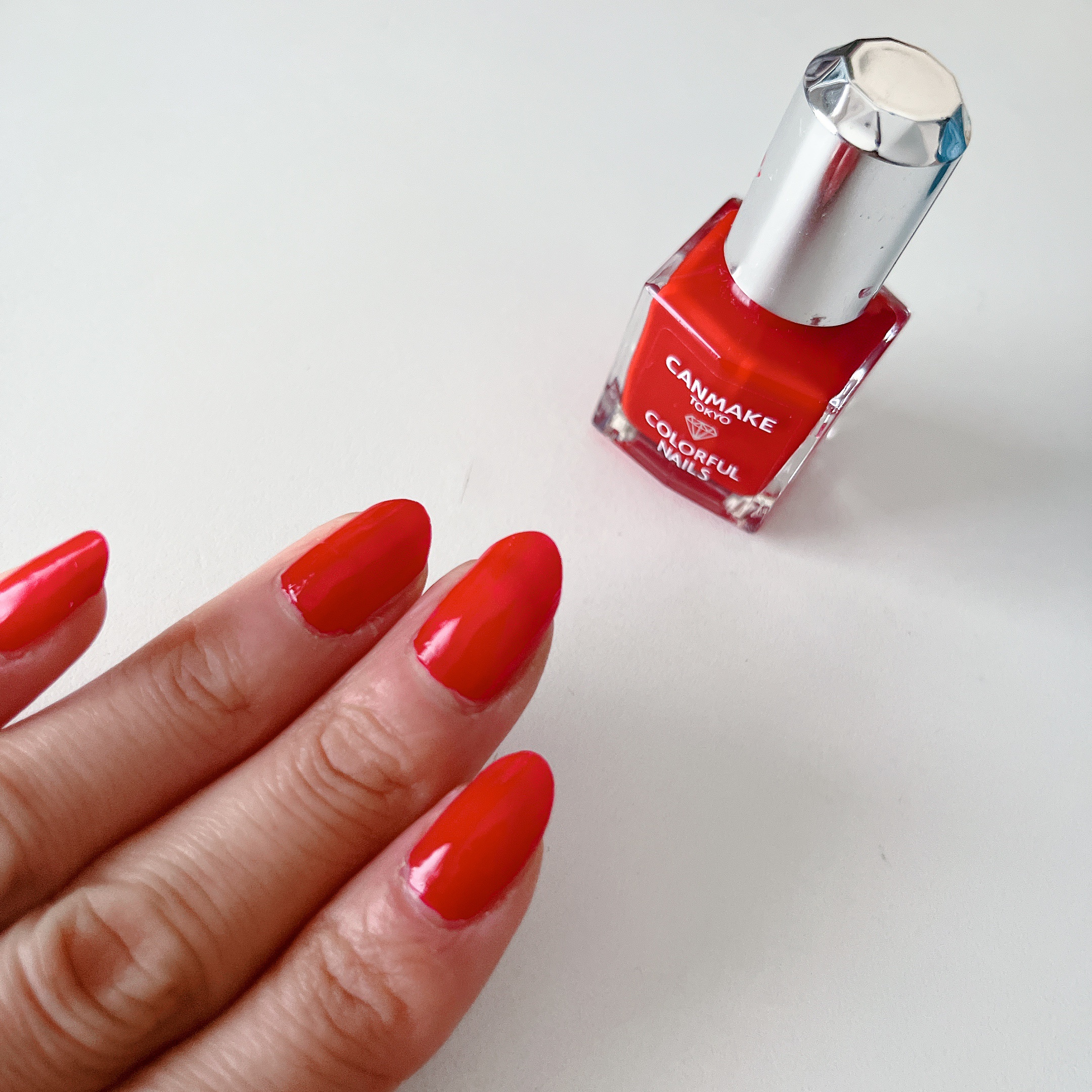 💅✨

ポリッシュネイル✨
一度やってみたかった
真っ赤💅❤️

休みだからできるので…
でも家事するので
すぐにはげてしまう💧
けど、気分は変わるので結果オーライ👍

CANMAKEは発色が良くて
この赤は足によく使います🐾

