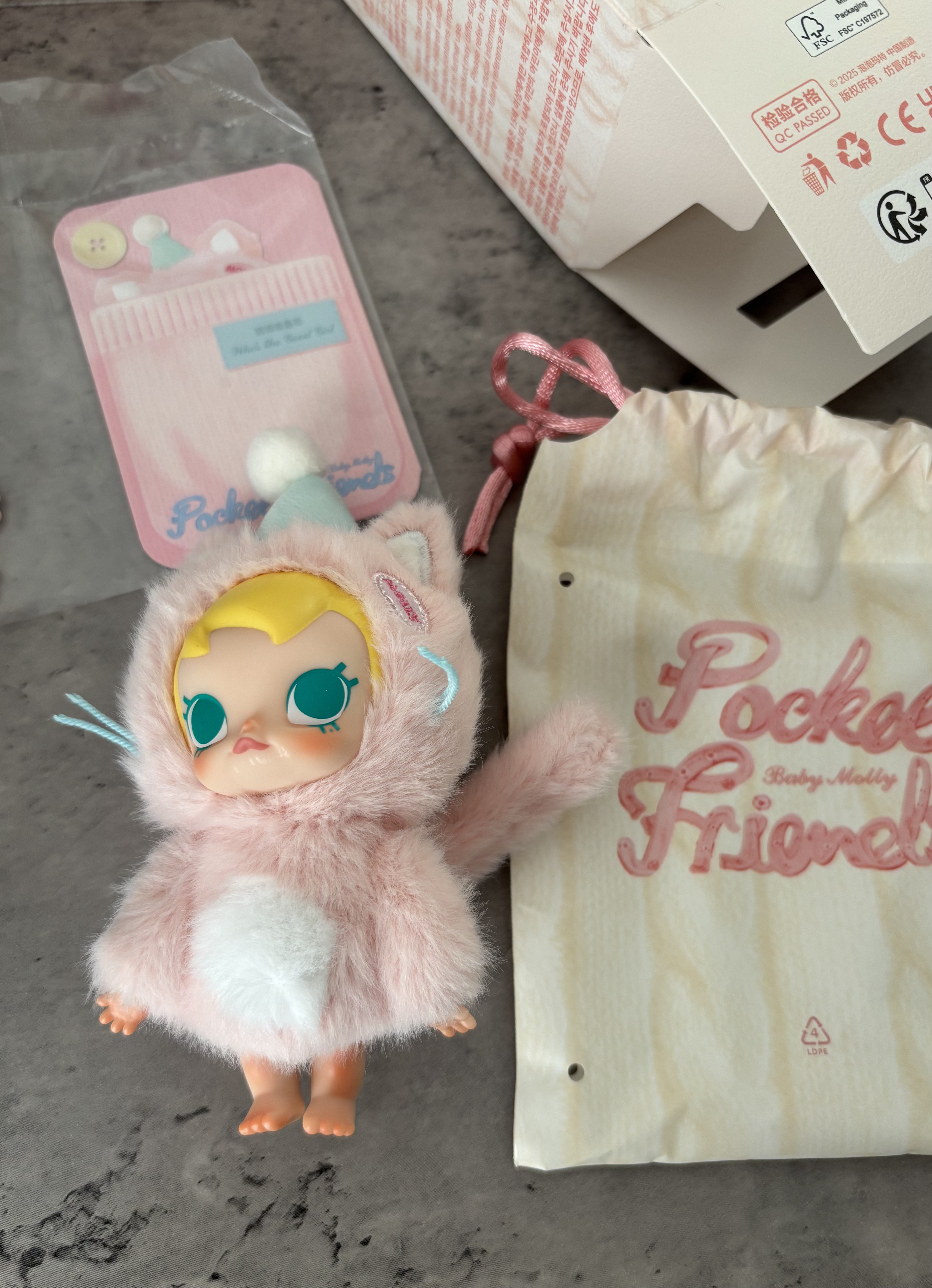 Baby Molly Pocket Friends 
シリーズ ぬいぐるみ

🩷Who’s the Good Girl


Mollyちゃん可愛いー(´•͈ω•͈⑅)

赤ちゃんみたい🩷🩷

LABUBUもSKULLPANDAも好きだ