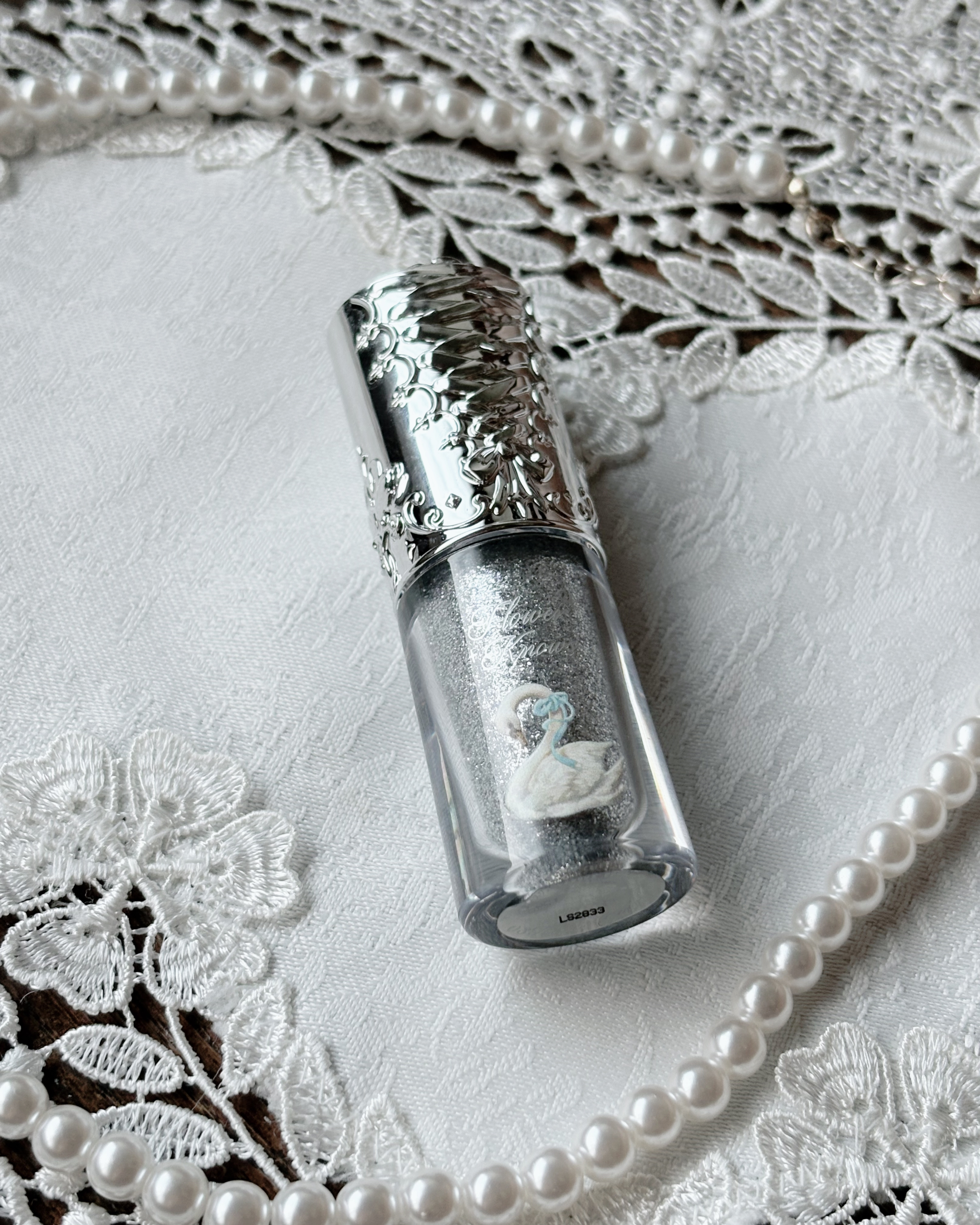 フラワーノーズ スワンバレエシリーズ リキッドアイシャドウ/FlowerKnows/リキッドアイシャドウを使ったクチコミ（1枚目）