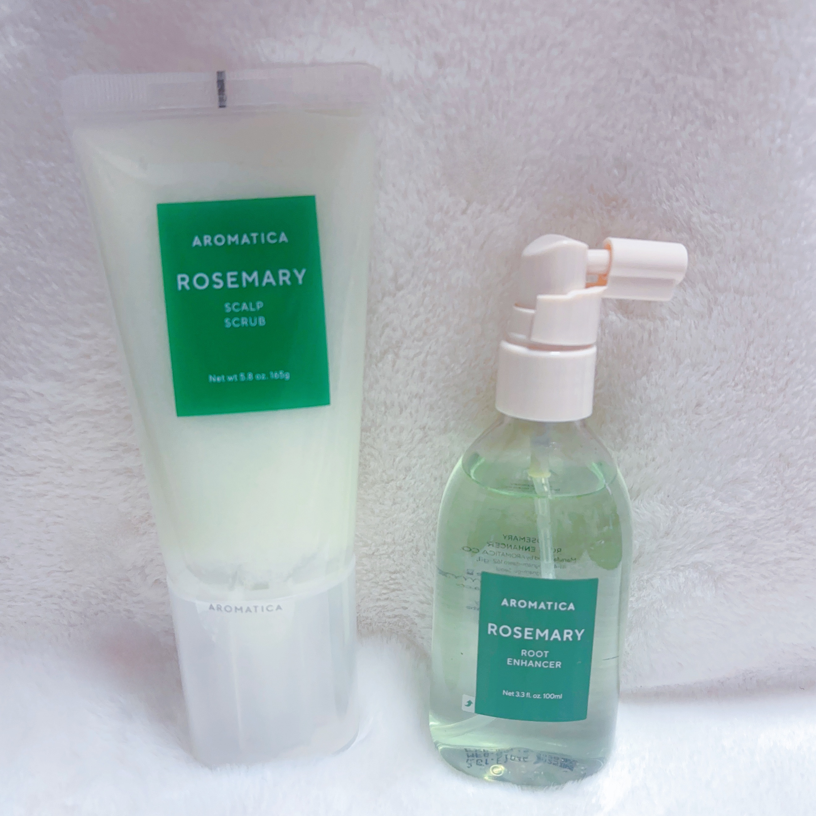 AROMATICA
🌿ローズマリースカルプスクラブ　165g
美容家に話題の頭皮ケアスクラブ
細かいスクラブがやさしく角質をオフしてくれて、保湿成分で頭皮もすっきり✨たるみにもアプローチしてくれます
抜け毛・ふけ・頭皮の匂いが気になる方に