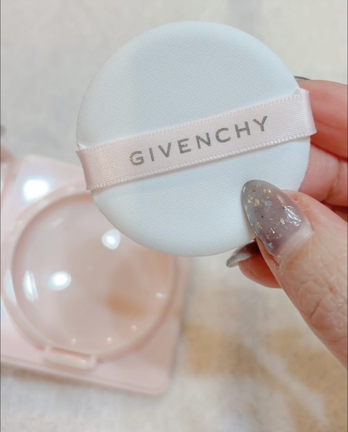 GIVENCHY スキン PFCT コンパクト クリーム Ｎのクチコミ「---------＊-＊-＊-＊-＊-＊-＊-＊---------
♡
♡
♡
GIVENCH.....」（2枚目）