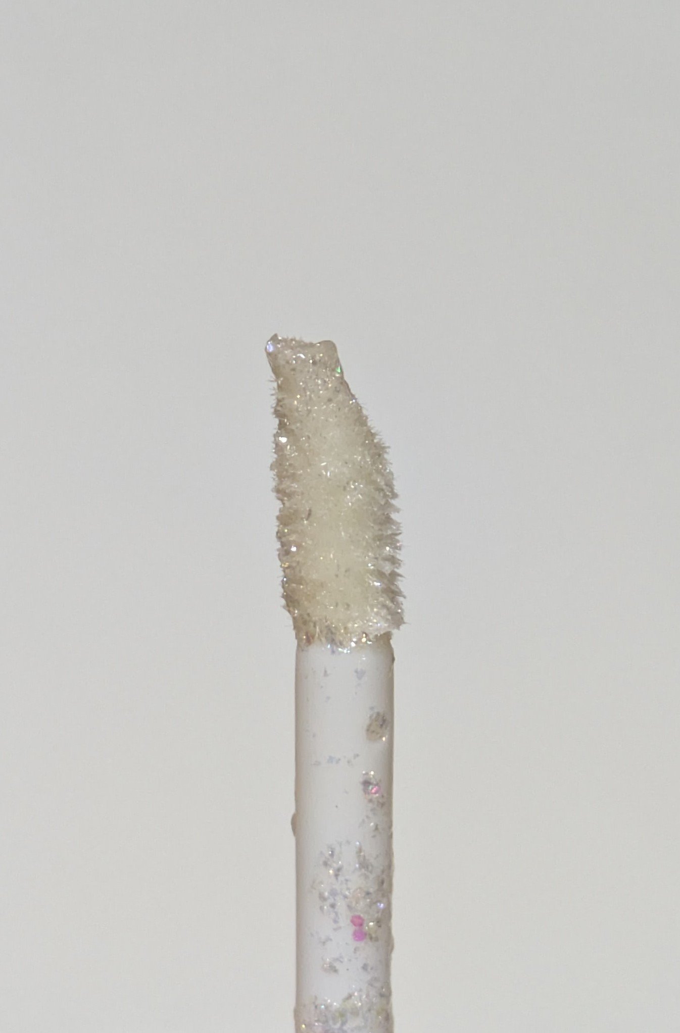 Kyumme KM グリッタージェルのクチコミ「試しにグリッターを買ってみようとダイソーで購入しました。
大粒のシルバーとゴールドラメが入って.....」（3枚目）