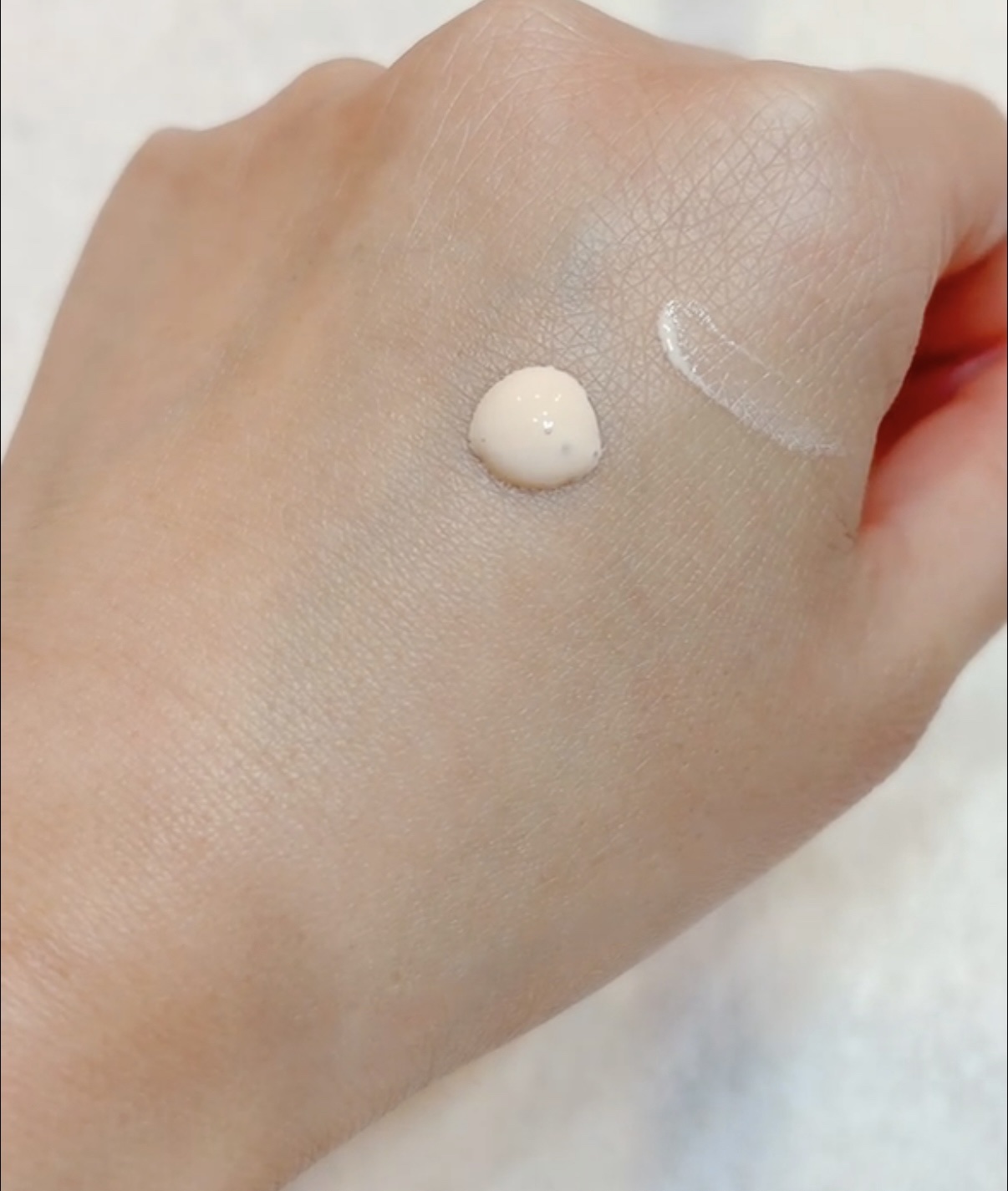 ジルスチュアート フローレスジェム セラムプライマー/JILL STUART/化粧下地を使ったクチコミ（3枚目）