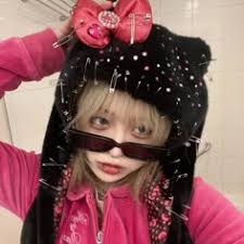 せいら on LIPS 「関係者発表!嫁、美優!親友、aoi以上です。またねー#せいらの..」(1枚目)