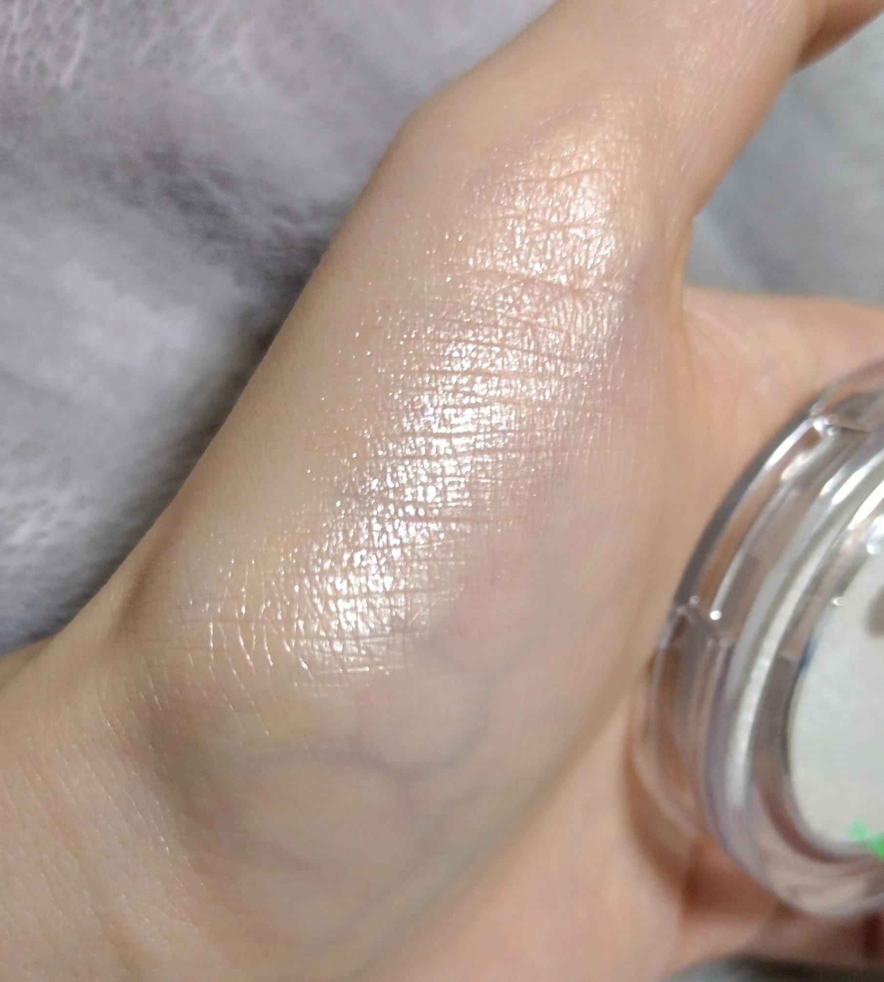 バニラコ　シルキーグロウハイライター WH01 フローズン/BANILA CO/パウダーハイライトを使ったクチコミ（2枚目）