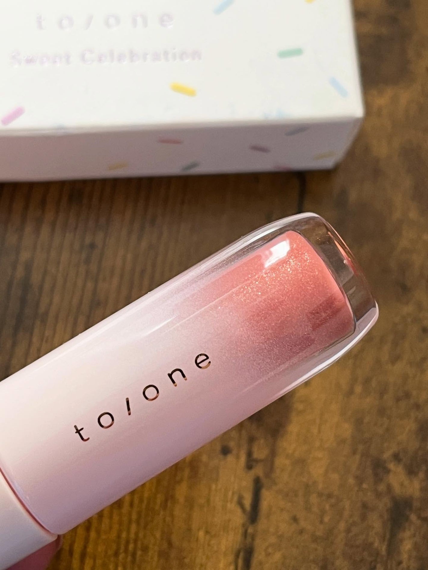 トーン ペタル ブルーミング グロス/to/one/リップグロスを使ったクチコミ(4枚目)