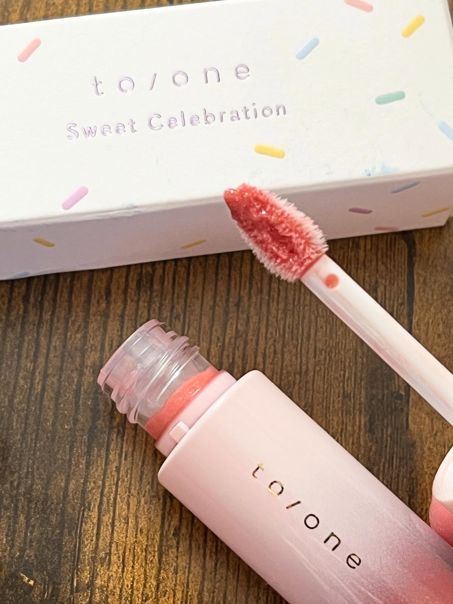トーン ペタル ブルーミング グロス/to/one/リップグロスを使ったクチコミ（1枚目）