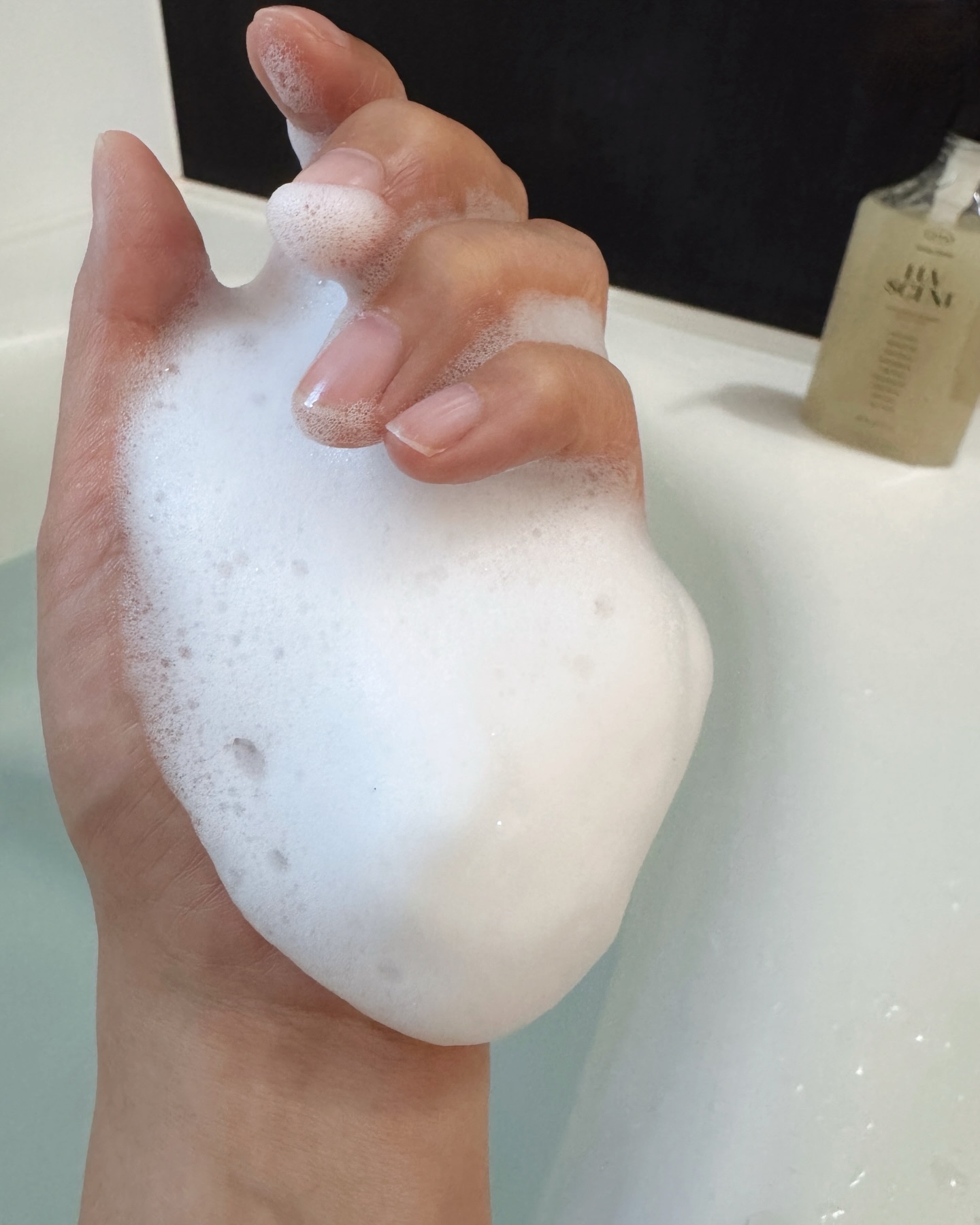 スクラブボディウォッシュ ホワイトシャツ リネンコットン/LUV SCENT/ボディスクラブを使ったクチコミ（3枚目）