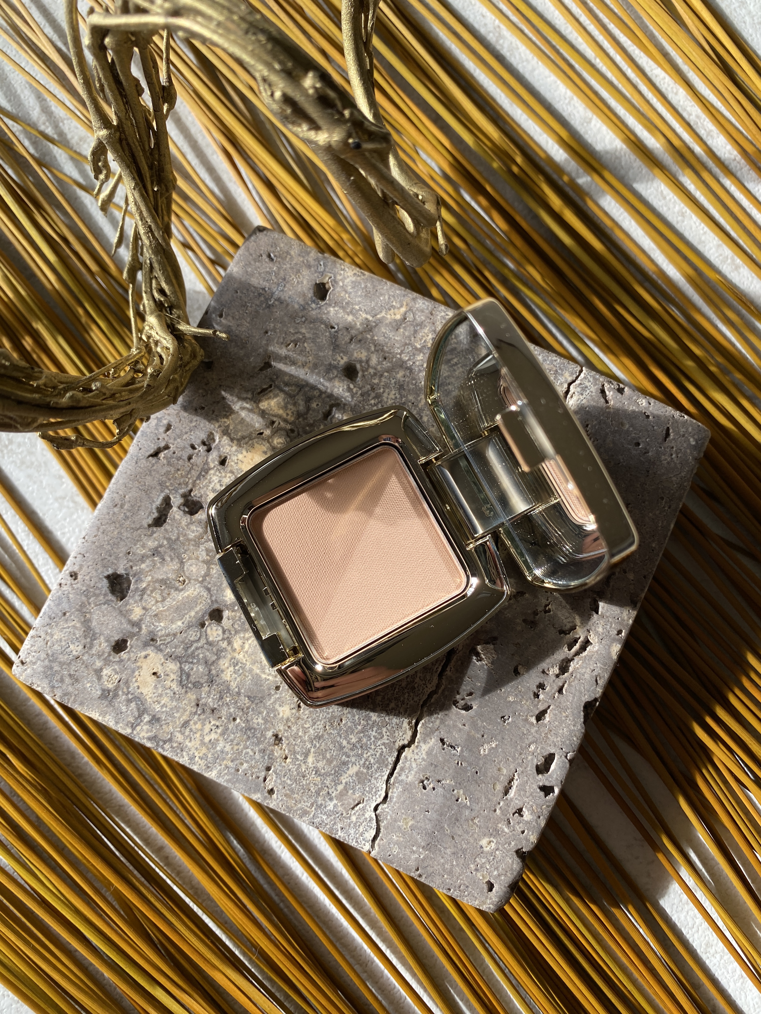 DOLCE&GABBANA BEAUTY ソーラーグロウ ウルトラライト ブロンジングパウダーのクチコミ「DOLCE&GABBANA beauty

・Solar Glow ultra light b.....」（2枚目）