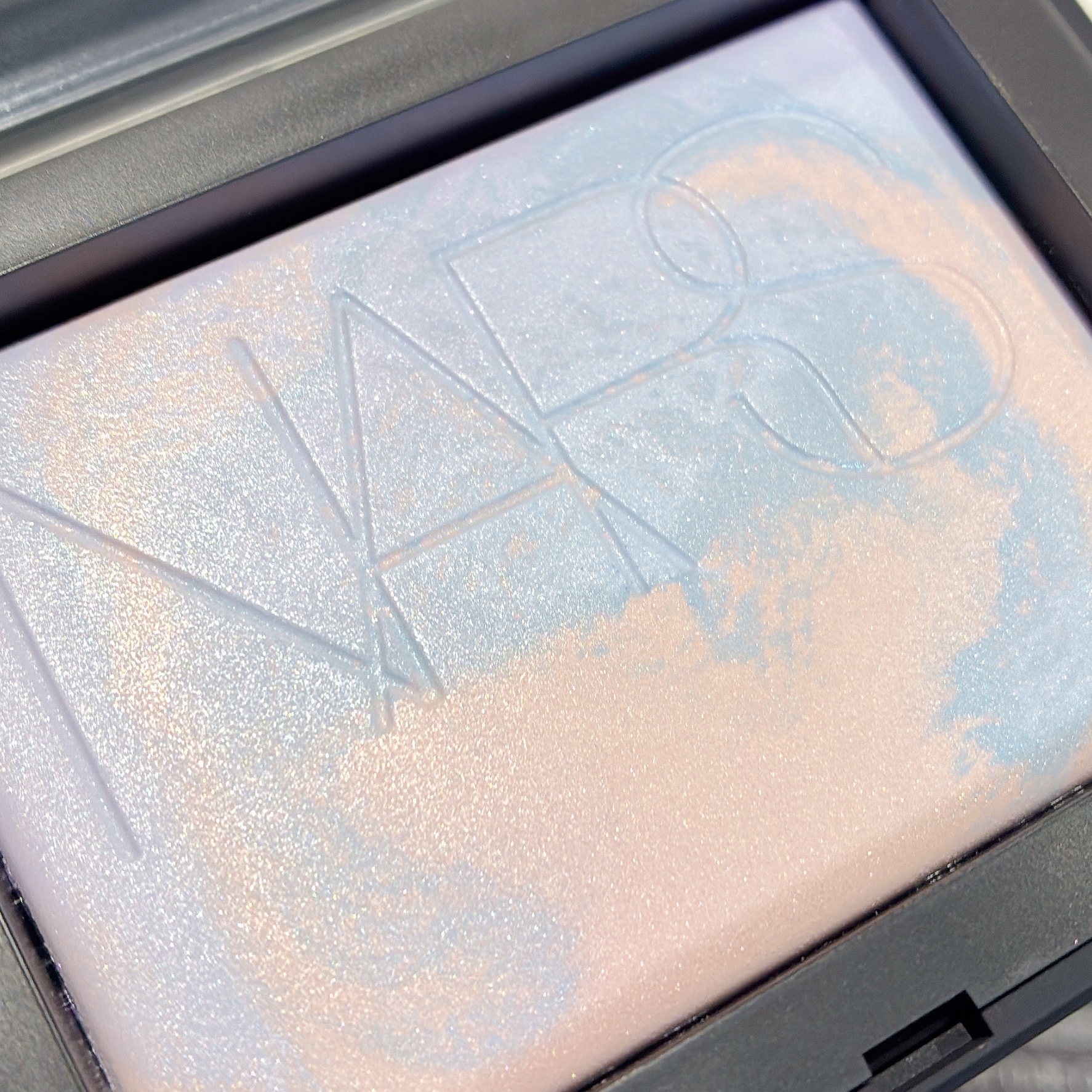 ライトリフレクティング プリズマティックパウダー 03878/NARS/プレストパウダーを使ったクチコミ（1枚目）