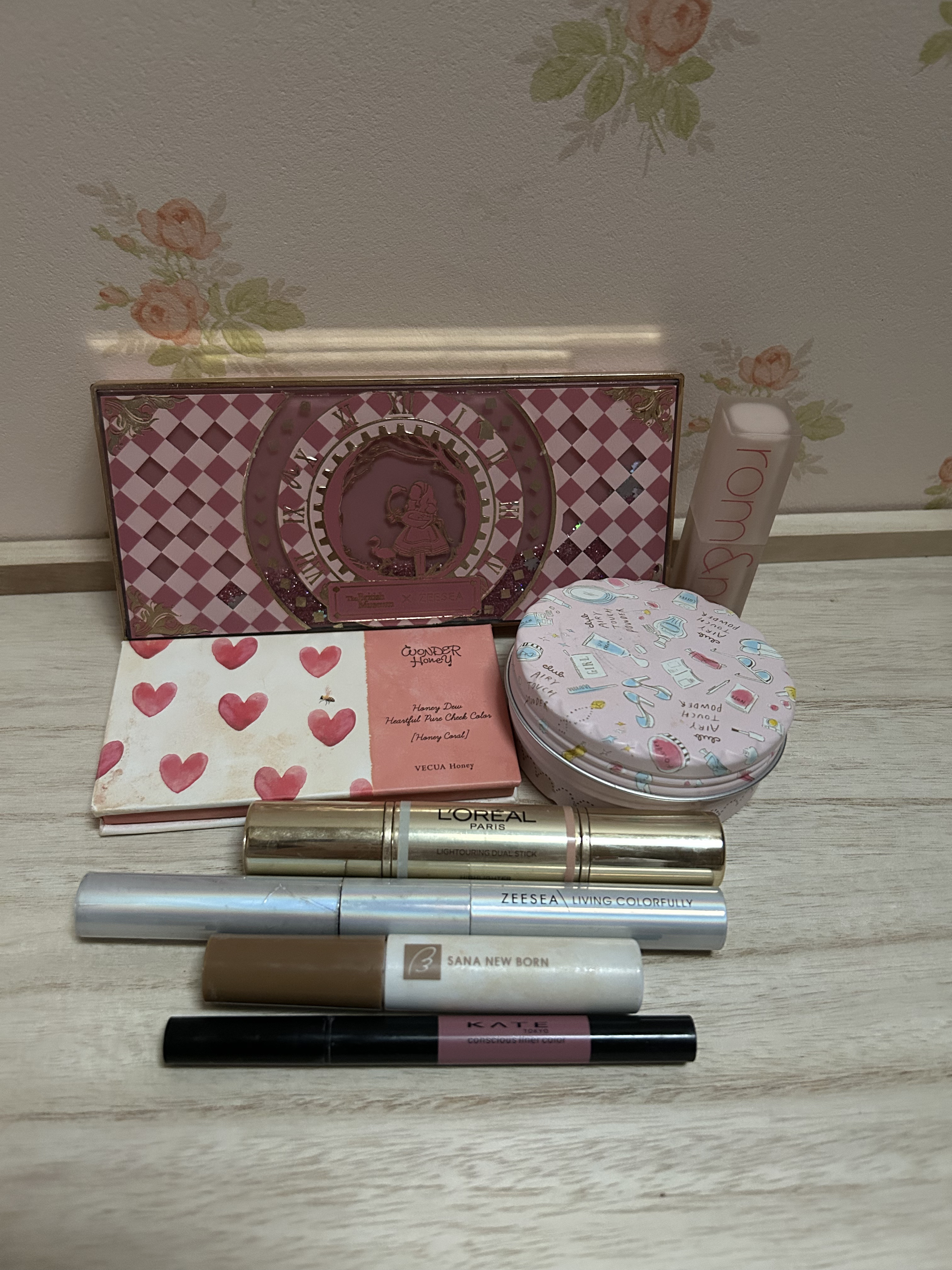 VECUA Honey ワンダーハニー ハートフルなピュアチークのクチコミ「ちょっとご近所に初詣行った時のメイクアイテムです😊








#サナ#rom&nd#KA.....」（1枚目）