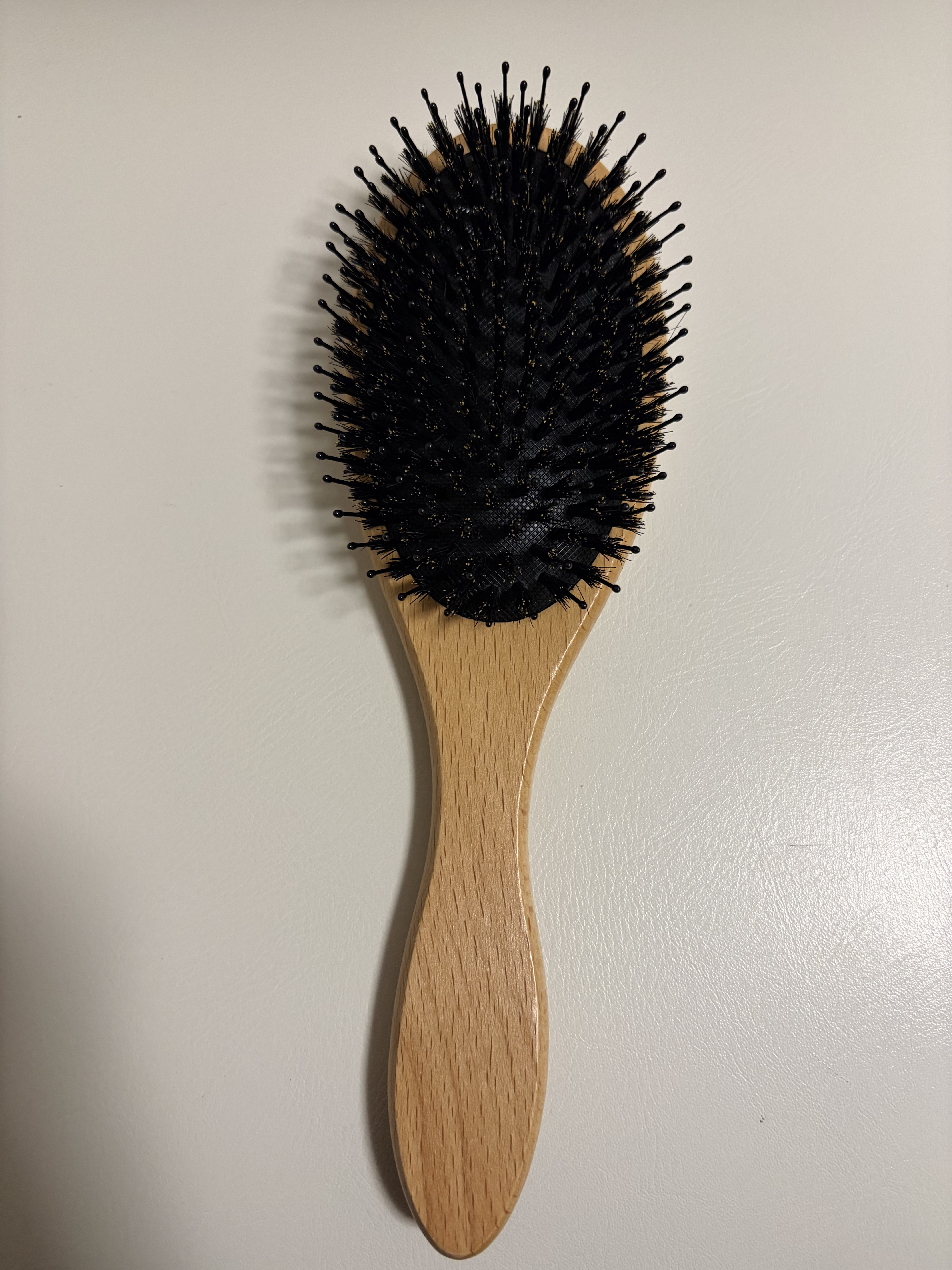 Standard Products by DAISO  豚毛入りヘアブラシのクチコミ「Standard Products by DAISOの天然木ミックスオーバルブラシ のご紹介で.....」（3枚目）