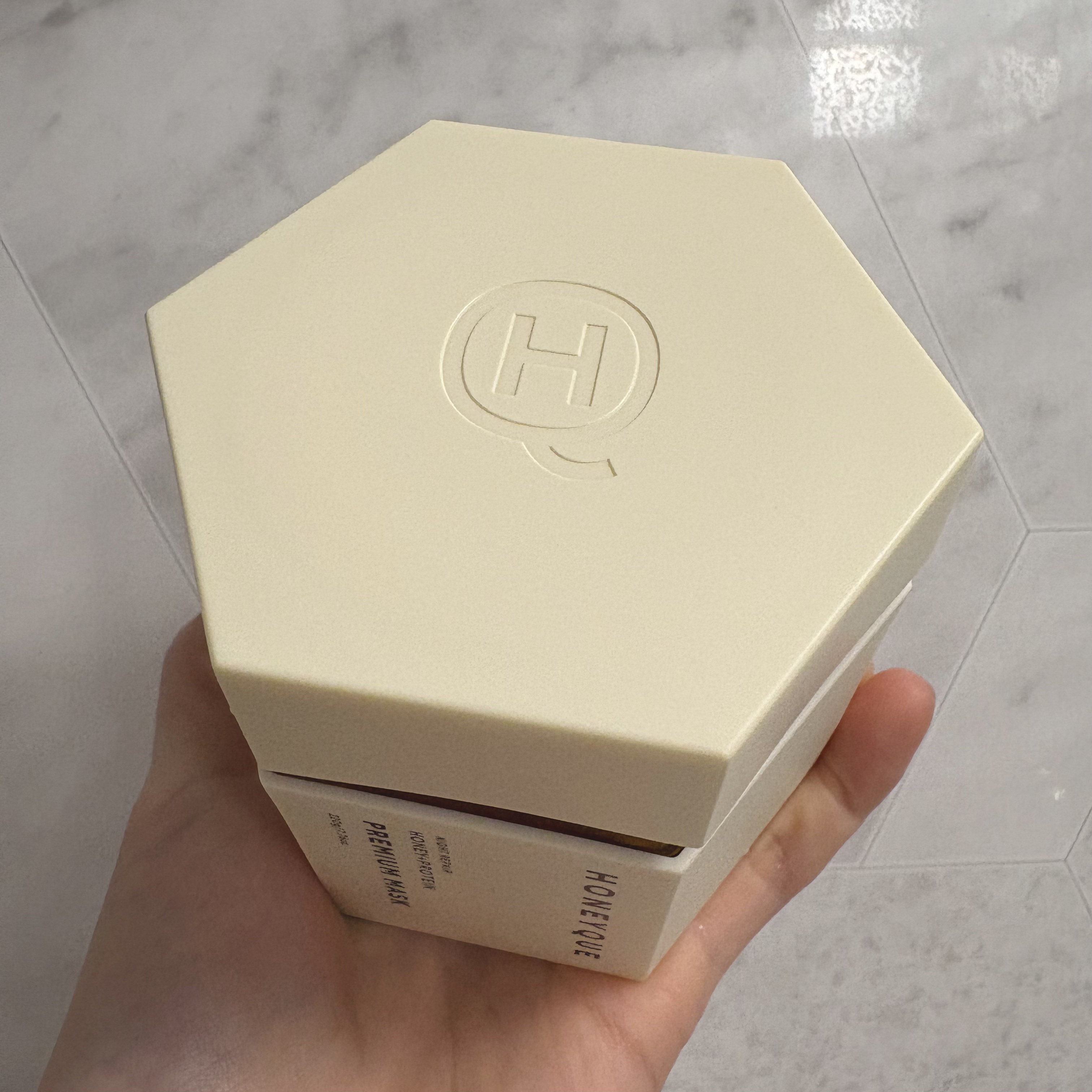 ハニーク ナイトリペア プレミアム 集中ヘアマスクのクチコミ「ハニーク
ナイトリペア プレミアム 集中ヘアマスク



週数回の集中ヘアマスク🍯🤍

かわい.....」（2枚目）