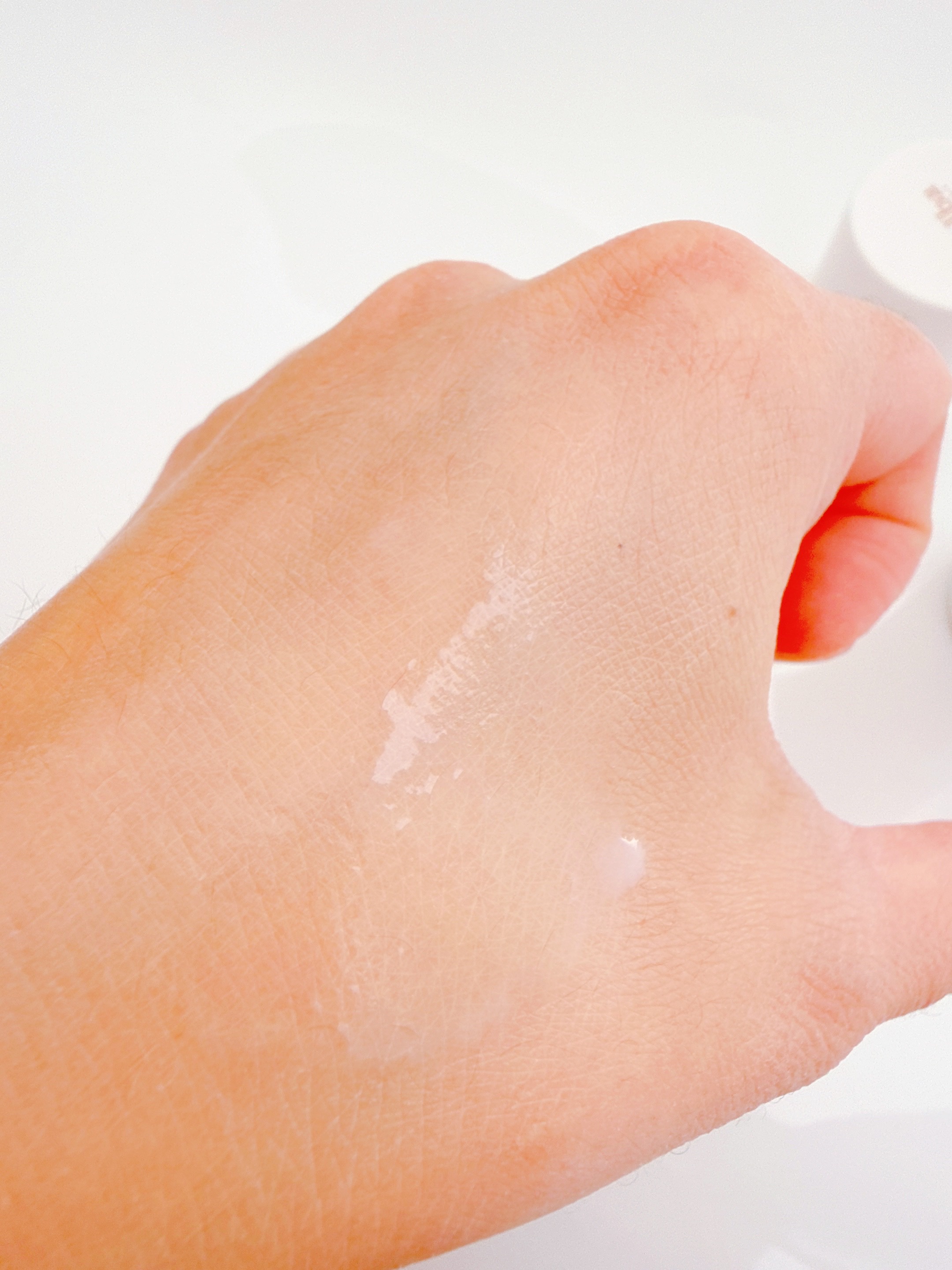 ダルバ オールデイセラムメイクアップフィクサーのクチコミ「オールデイセラム メイクアップフィクサー✨
メイクの仕上げにさっと吹きかけるだけで使いやすい◎.....」（3枚目）