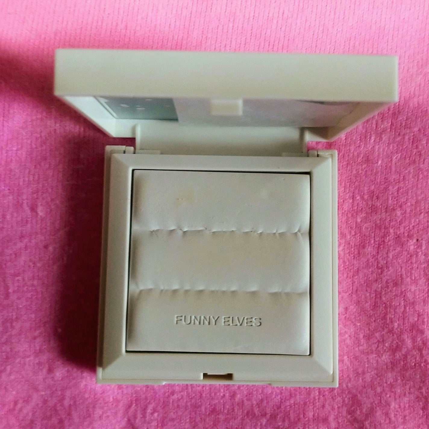 ノートレースシースルーセッティングパウダー/FUNNY ELVES方里/プレストパウダーを使ったクチコミ(3枚目)