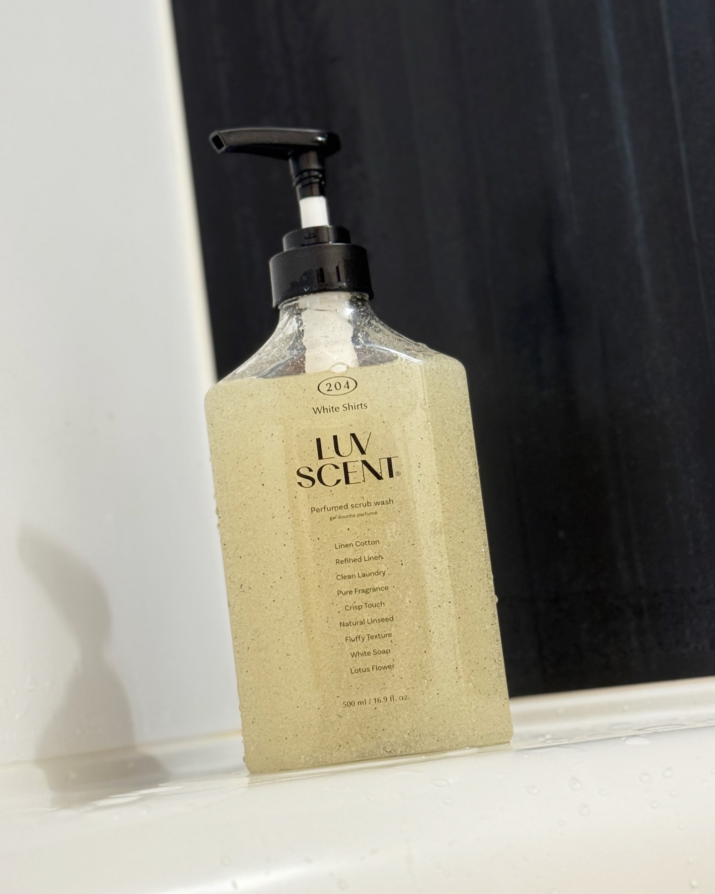 スクラブボディウォッシュ ホワイトシャツ リネンコットン/LUV SCENT/ボディスクラブを使ったクチコミ（1枚目）