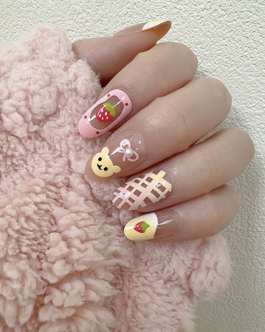 250円弱とかでSHEINで売ってたネイルチップです！

子供っぽいけど可愛いデザイン🧸🍓
安っぽさはちょっとあると思うけど実際安いし！

#SHEIN #ネイルチップ #ネイル #2026年初買いアイテム 