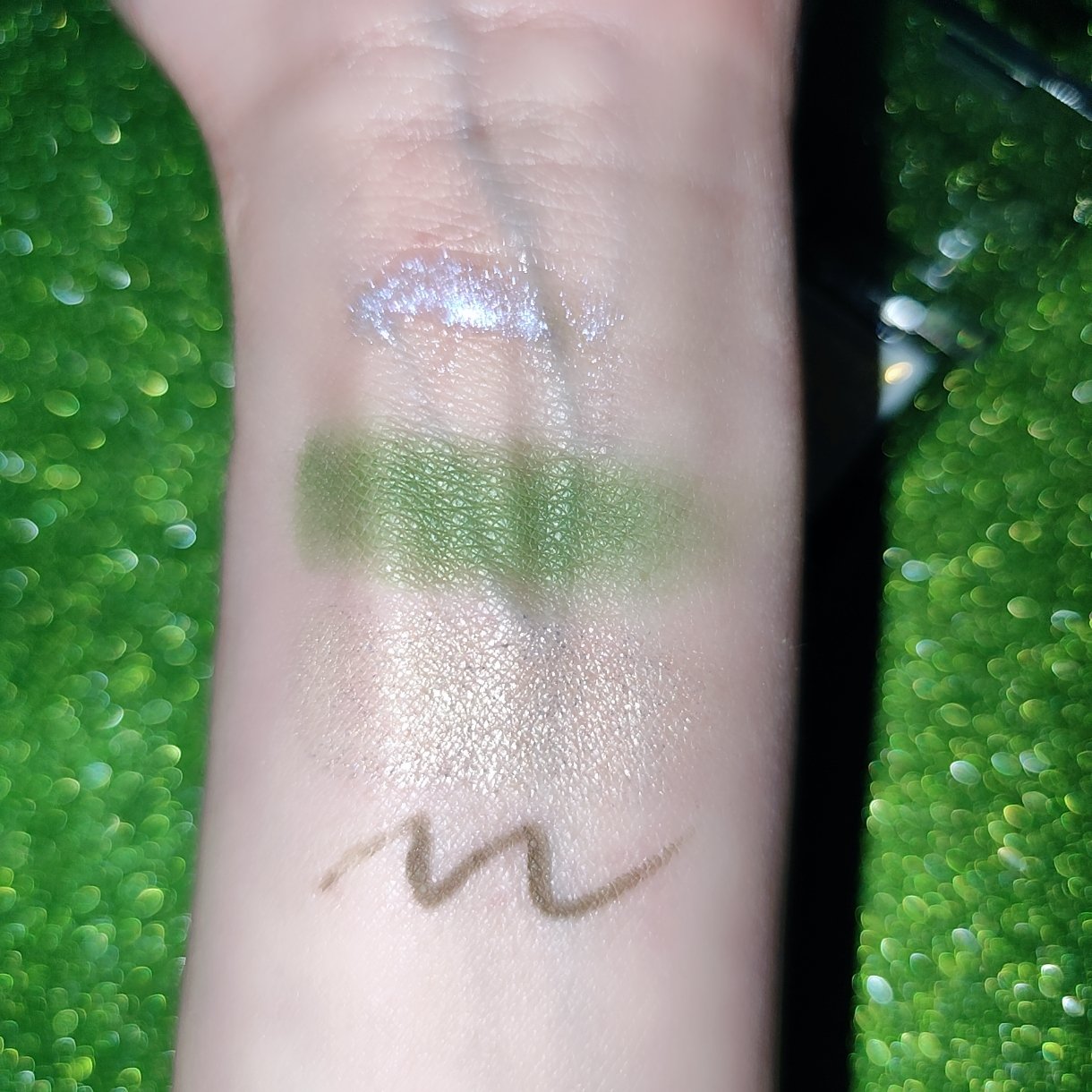 シングルアイシャドー 5367 ライトモスグリーン/NARS/単色アイシャドウを使ったクチコミ（2枚目）