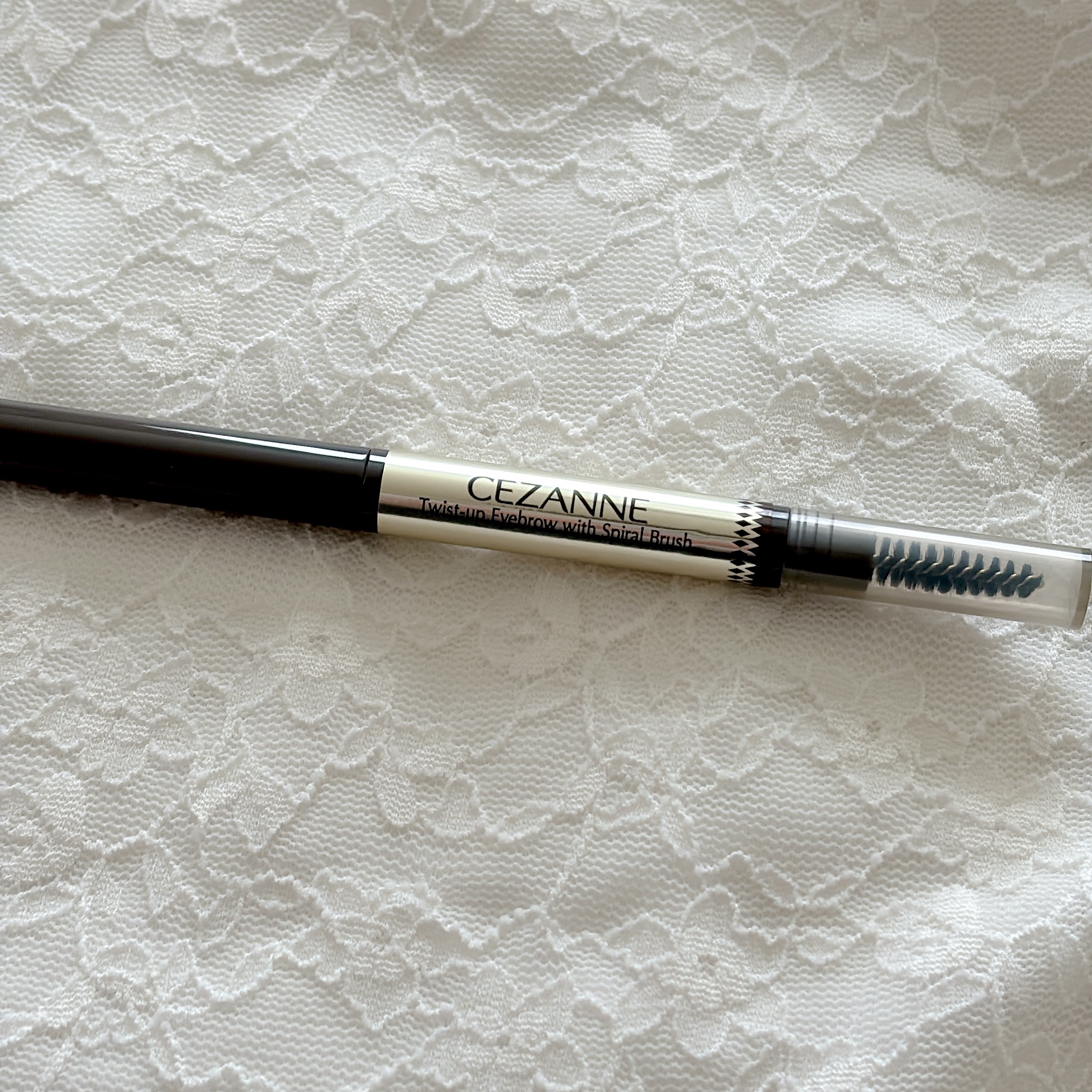 ブラシ付きアイブロウ繰り出し/CEZANNE/アイブロウペンシルを使ったクチコミ（2枚目）