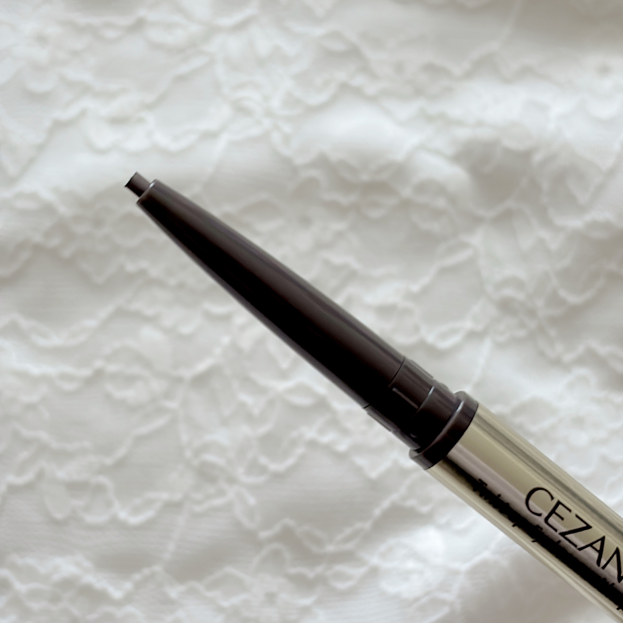 ブラシ付きアイブロウ繰り出し/CEZANNE/アイブロウペンシルを使ったクチコミ（3枚目）
