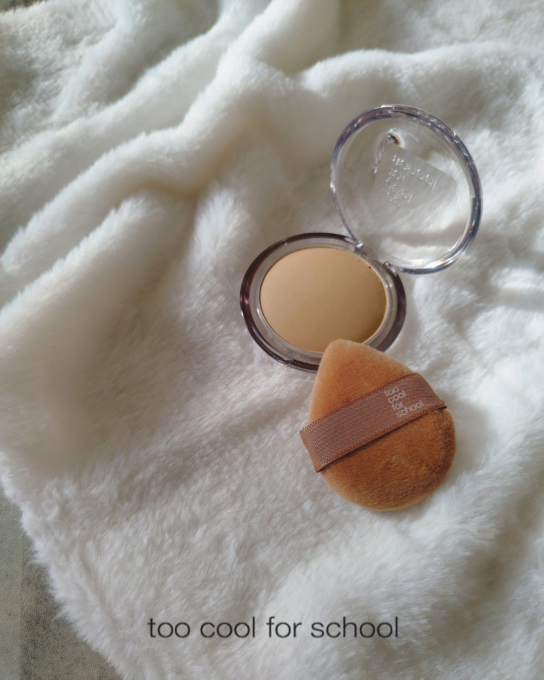 too cool for schoolの新作シェーディング🤎

全４色展開から
21-23号さん向けの『ヘーゼル』を使ったよ！

初心者さんでも薄い影を仕込んで
自然な立体感を演出できちゃう🫶✨

乾燥が気になる冬のお肌にしっとり密着し