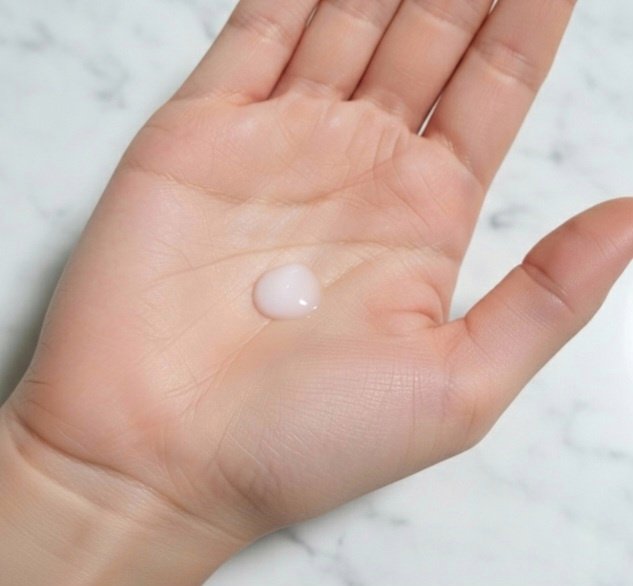 なめらか本舗 薬用美白美容液のクチコミ「なめらか本舗
薬用美白美容液
100ml

ポンプ式の化粧水、美容液、乳液と3役こなす美容液で.....」（2枚目）