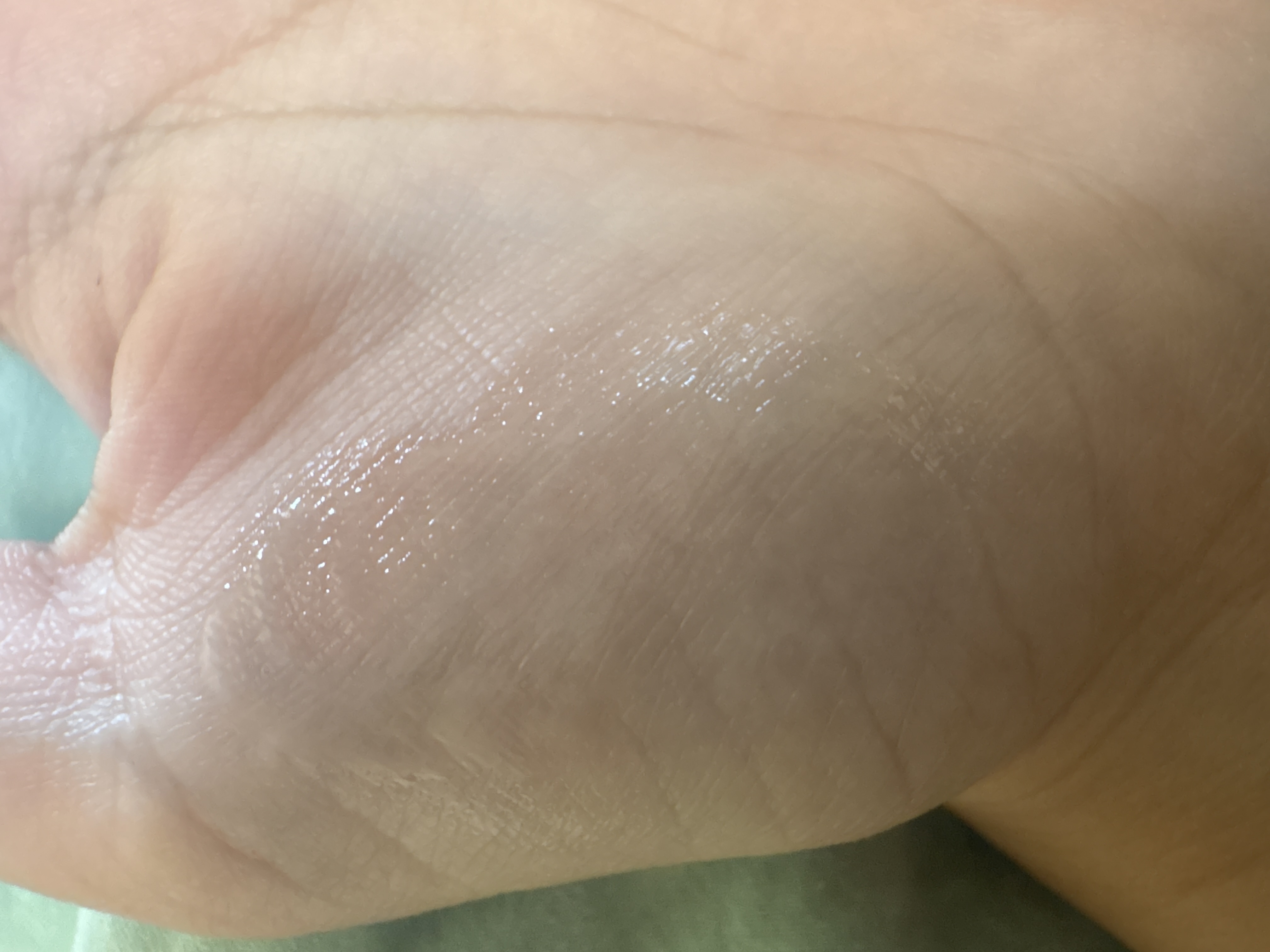 ビオリカ 集中保湿ナイトケアリップ/ドウシシャ/リップ美容液を使ったクチコミ（2枚目）