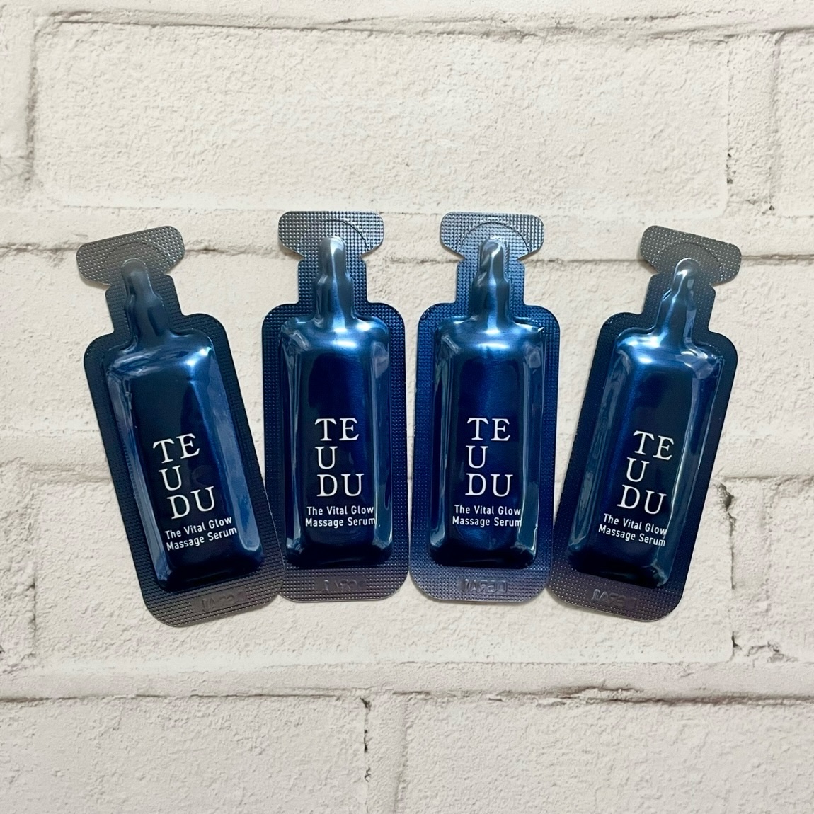 TEUDUから商品提供をいただきました😊

TEUDU
The Vital Glow Massage Serum

年齢を重ねた肌に、やさしく寄り添うような夜のケア🌙

バクチオール(整肌成分)やNMN(整肌成分)など年齢肌を考えて選ば