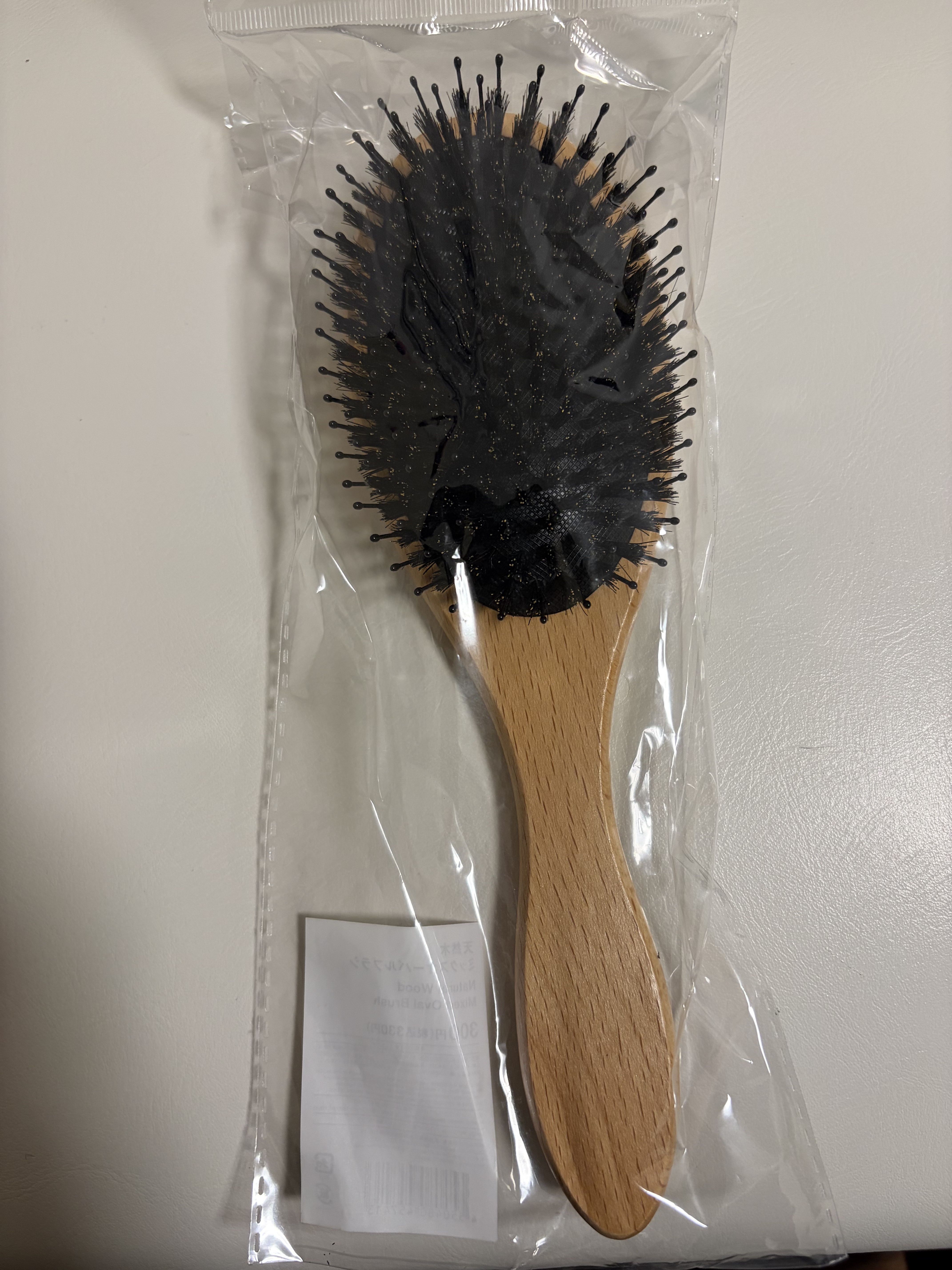 Standard Products by DAISO  豚毛入りヘアブラシのクチコミ「Standard Products by DAISOの天然木ミックスオーバルブラシ のご紹介で.....」（1枚目）