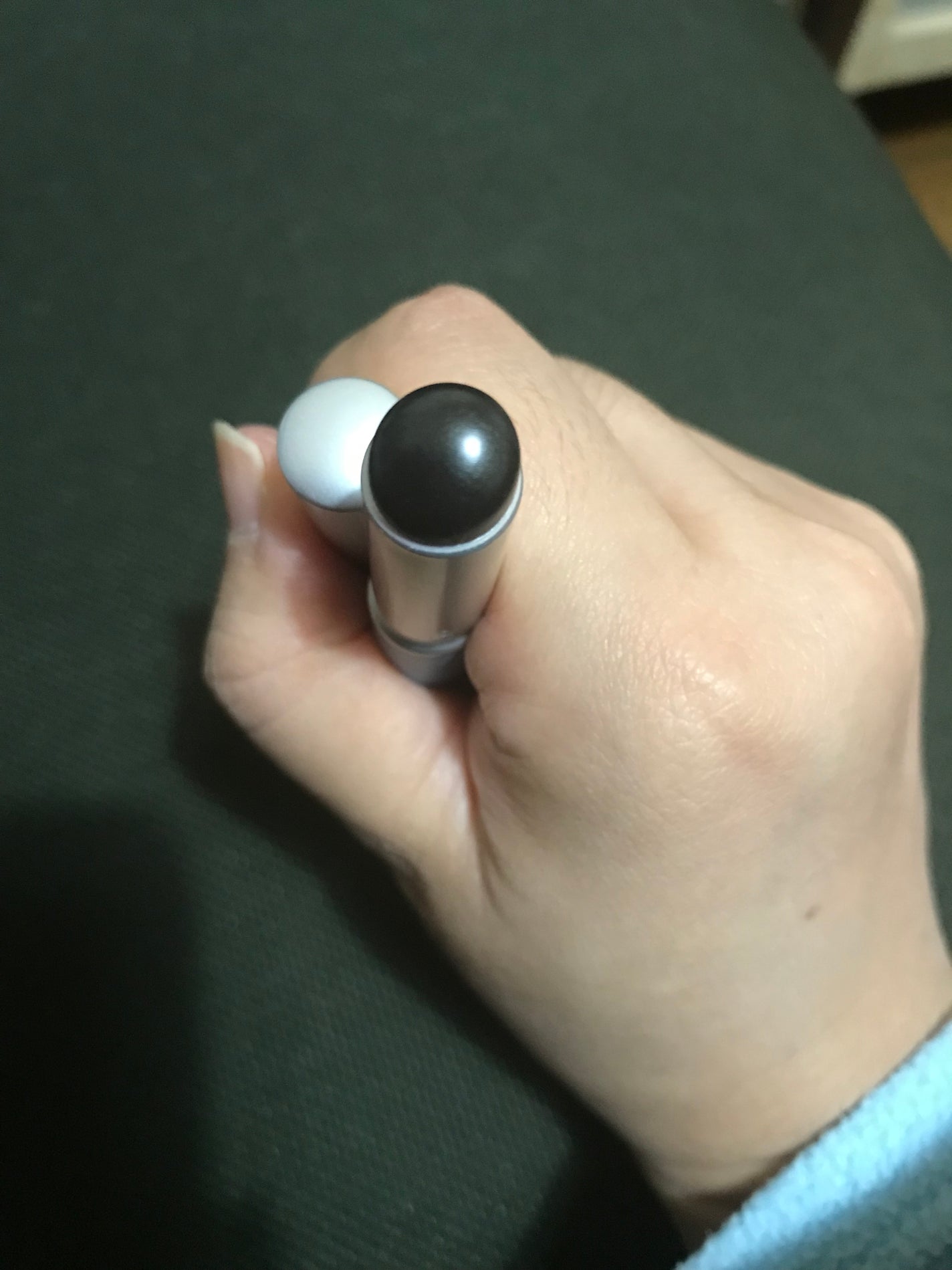 フィー フィンガーライク シリコン リップブラシ/fwee/メイクブラシを使ったクチコミ(2枚目)