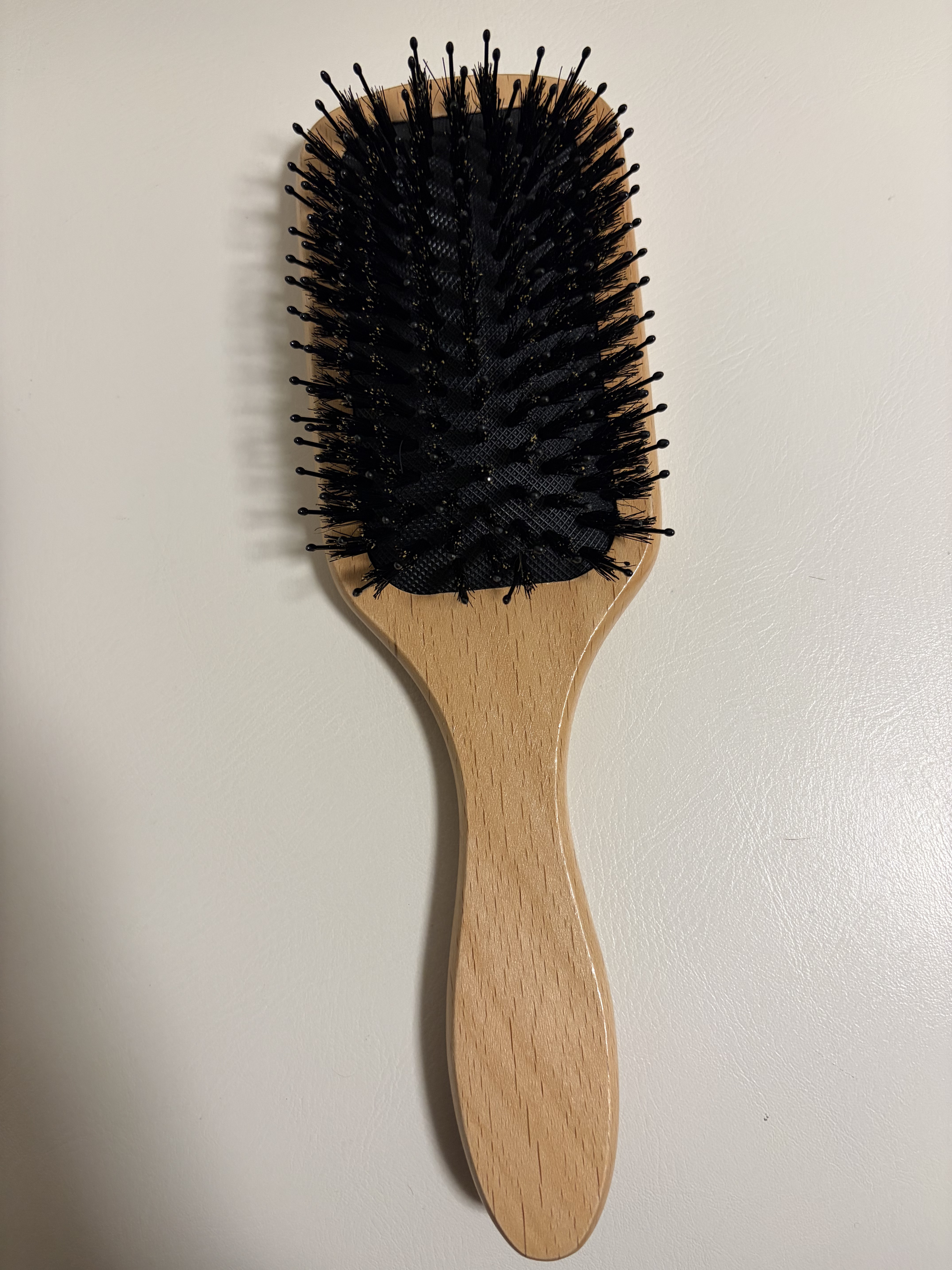 Standard Products by DAISO  豚毛入りヘアブラシのクチコミ「
Standard Products by DAISOの天然木ミックススクエアブラシ のご紹介.....」（1枚目）